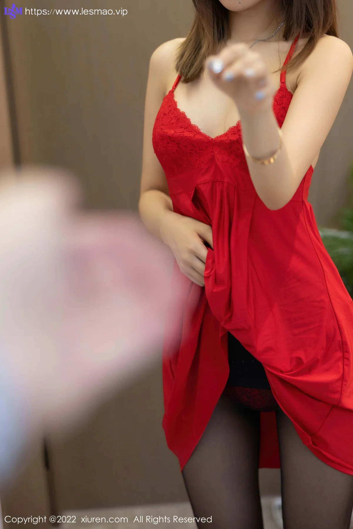 XiuRen 秀人 No.5671 绮里嘉ula 红色睡裙心愿旅拍写真 - 17