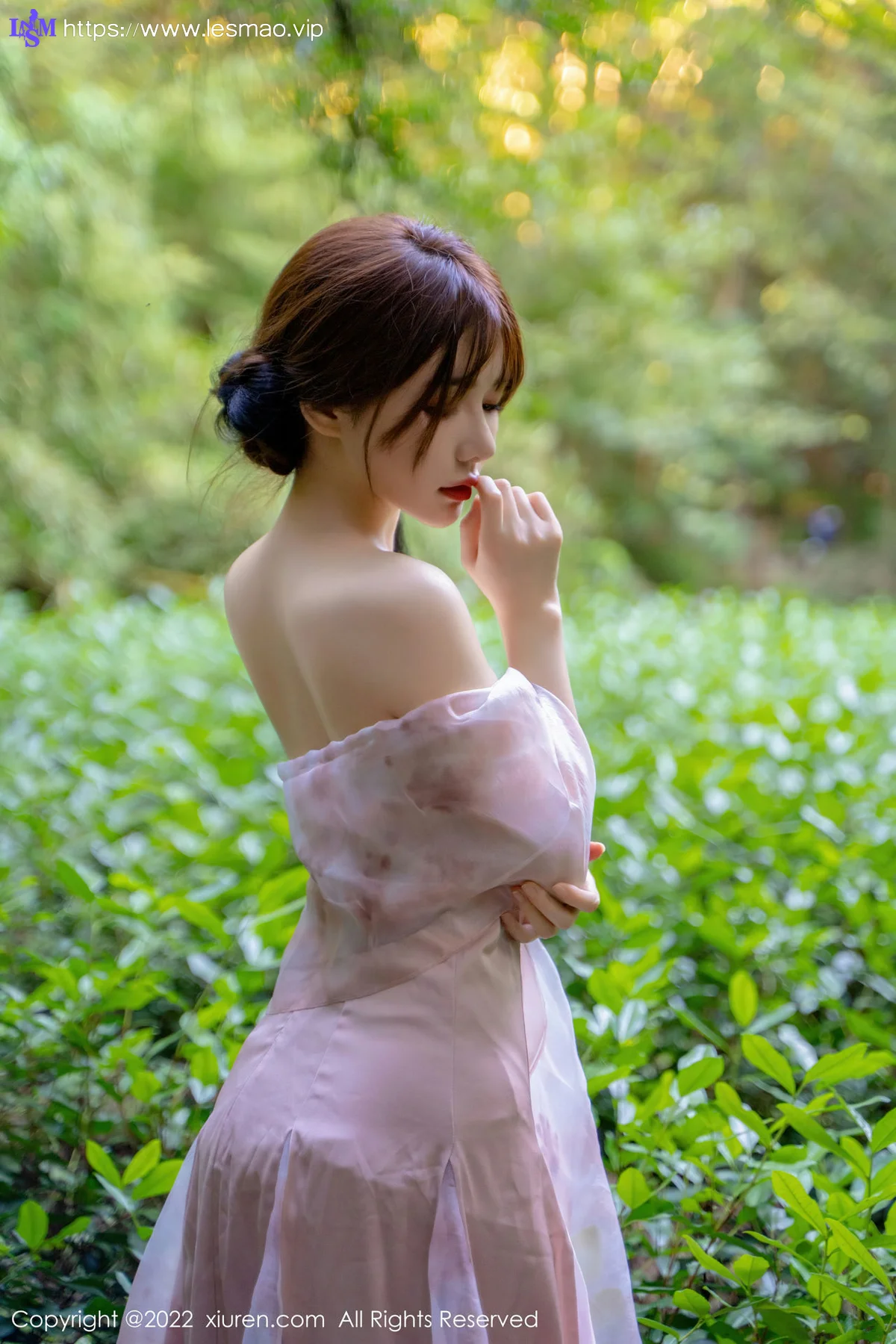 XiuRen 秀人 No.5690 婠婠么 吊带长裙户外拍摄性感写真 - 6