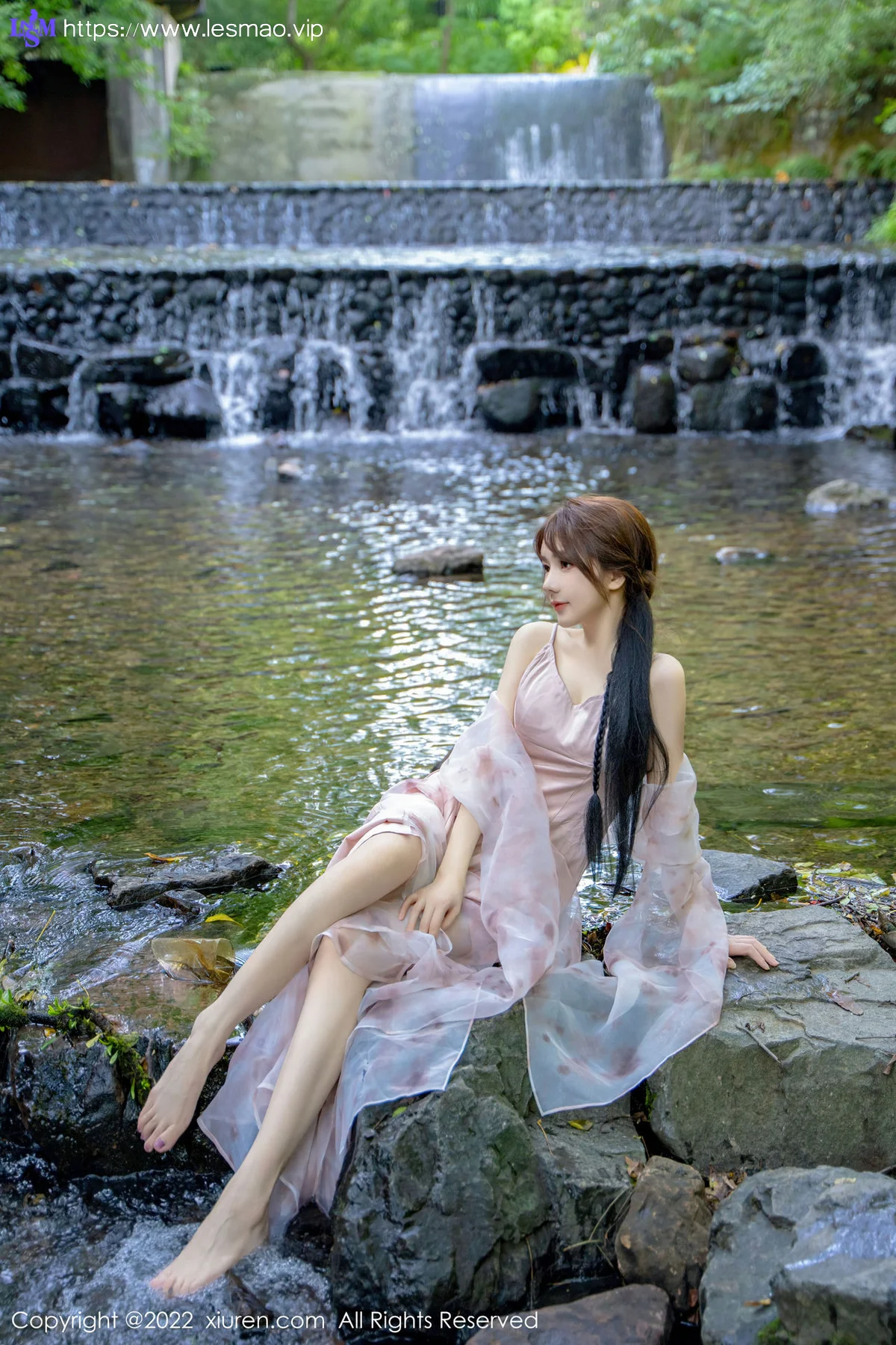 XiuRen 秀人 No.5690 婠婠么 吊带长裙户外拍摄性感写真 - 11