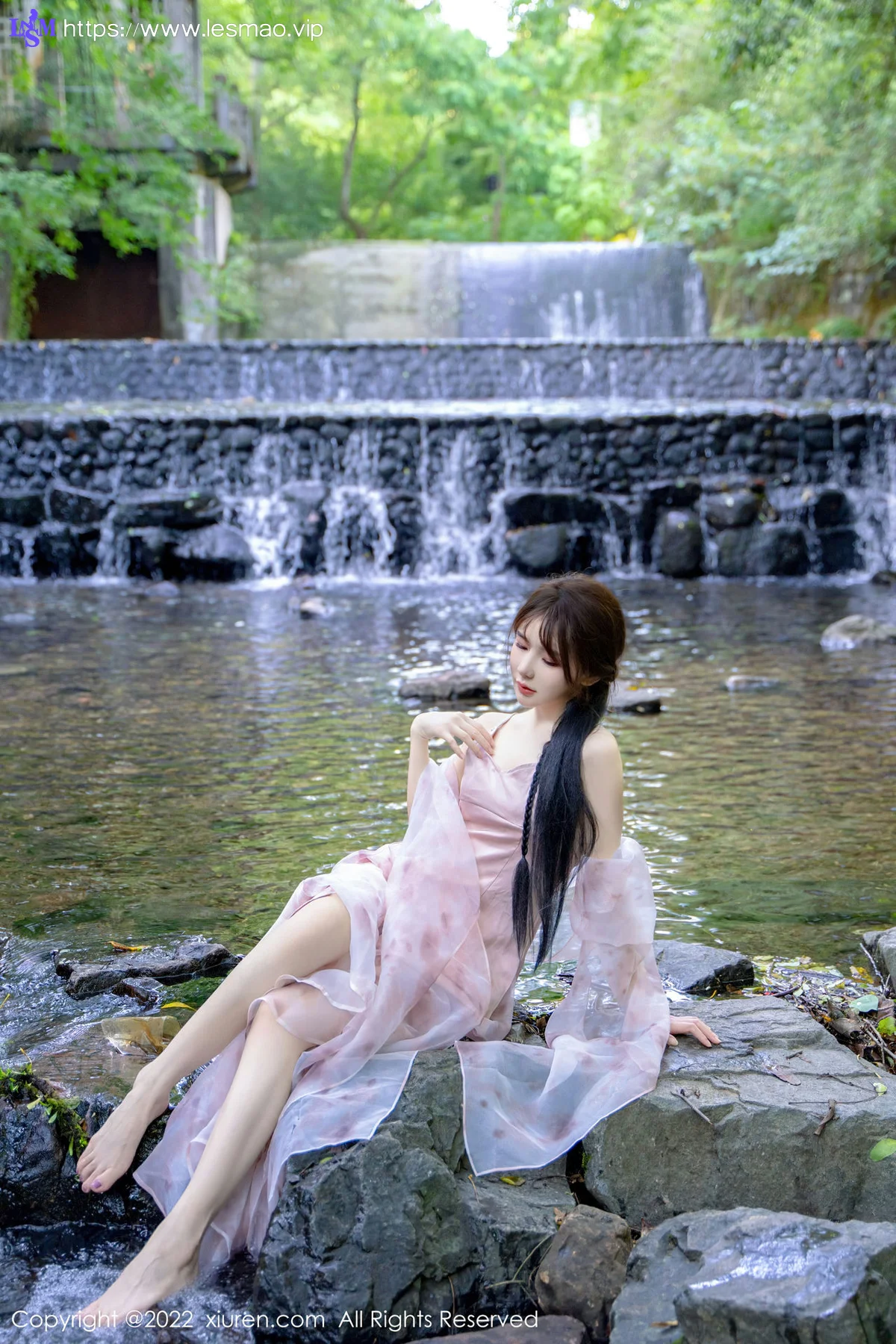 XiuRen 秀人 No.5690 婠婠么 吊带长裙户外拍摄性感写真 - 12