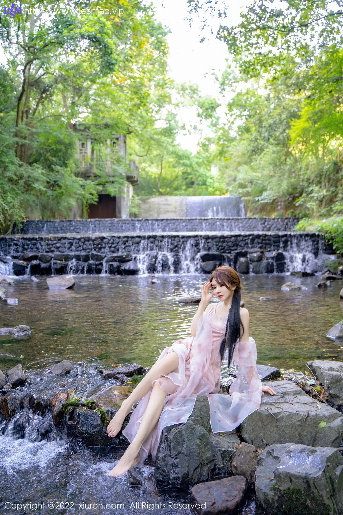 XiuRen 秀人 No.5690 婠婠么 吊带长裙户外拍摄性感写真 - 13