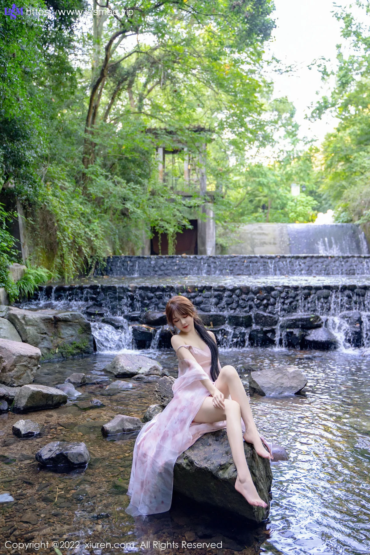 XiuRen 秀人 No.5690 婠婠么 吊带长裙户外拍摄性感写真 - 16