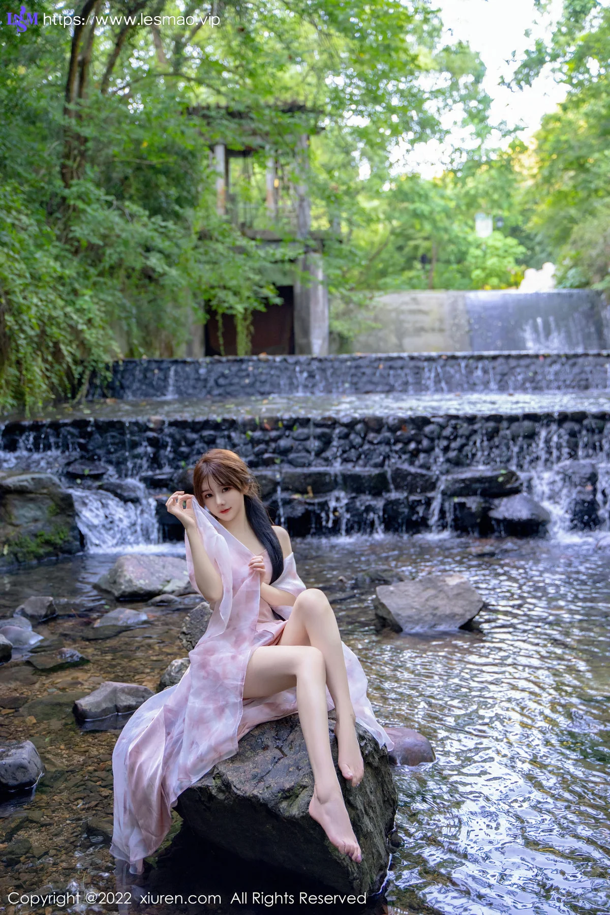 XiuRen 秀人 No.5690 婠婠么 吊带长裙户外拍摄性感写真 - 18