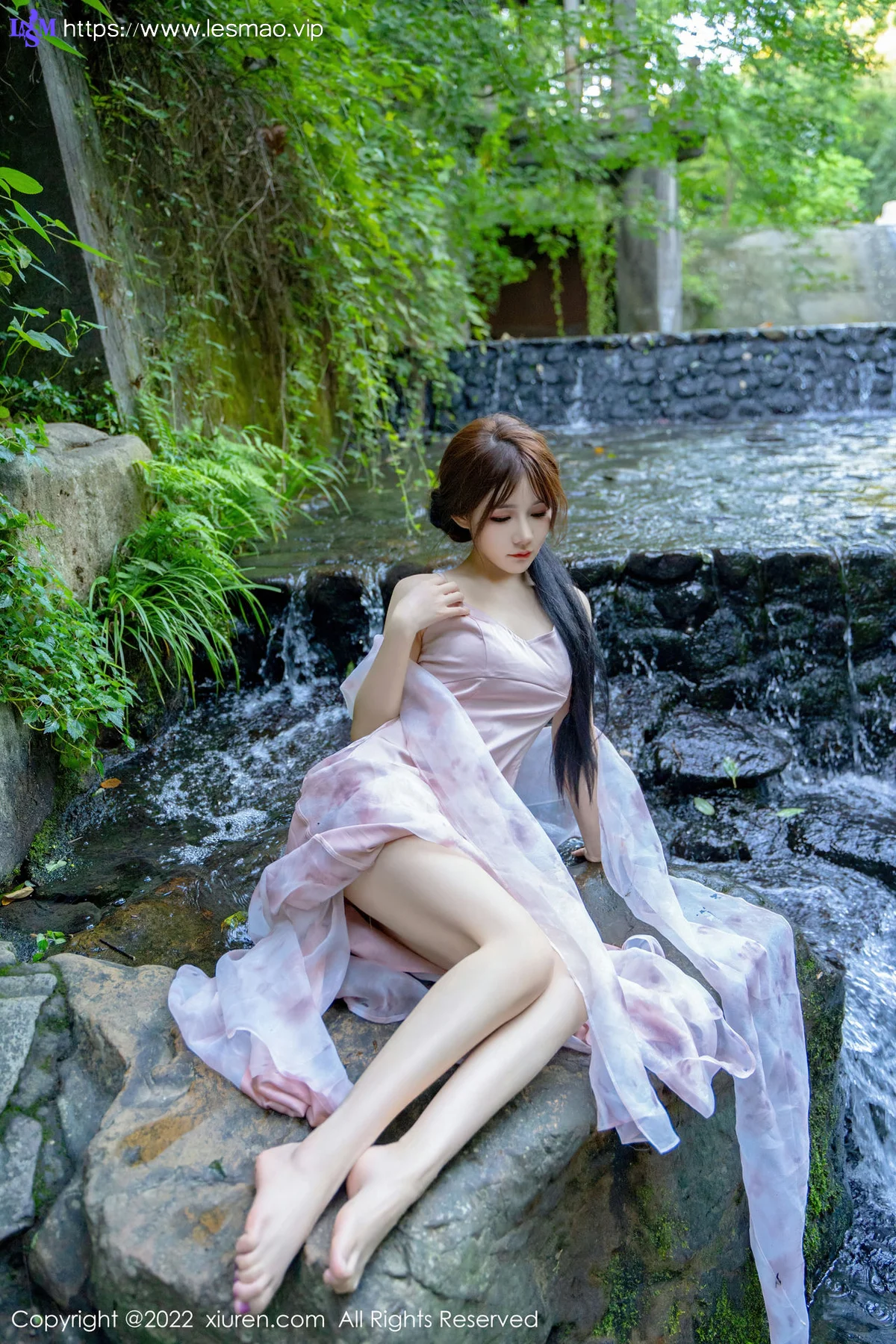 XiuRen 秀人 No.5690 婠婠么 吊带长裙户外拍摄性感写真 - 20