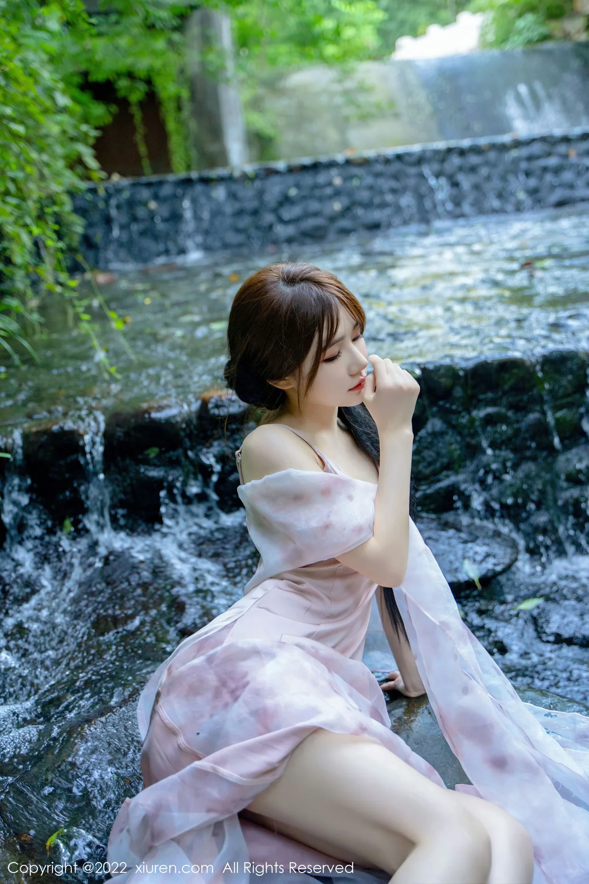 XiuRen 秀人 No.5690 婠婠么 吊带长裙户外拍摄性感写真 - 23