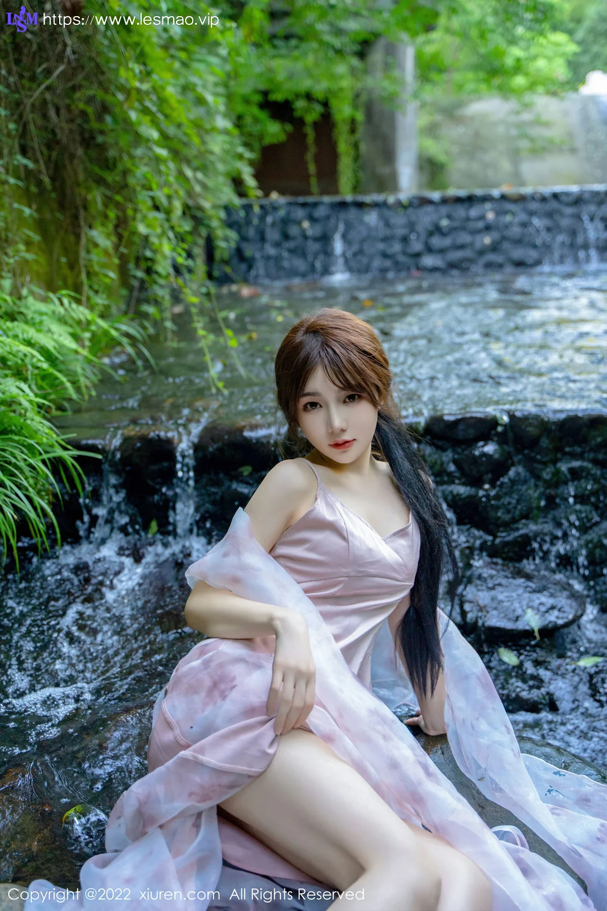 XiuRen 秀人 No.5690 婠婠么 吊带长裙户外拍摄性感写真 - 24