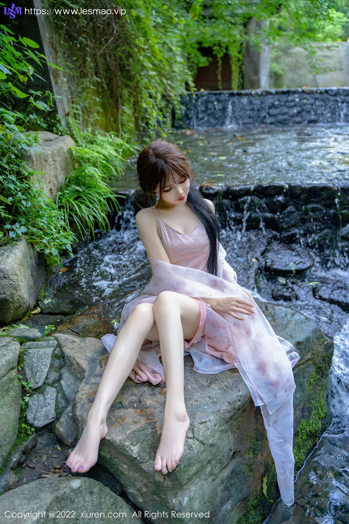 XiuRen 秀人 No.5690 婠婠么 吊带长裙户外拍摄性感写真 - 26