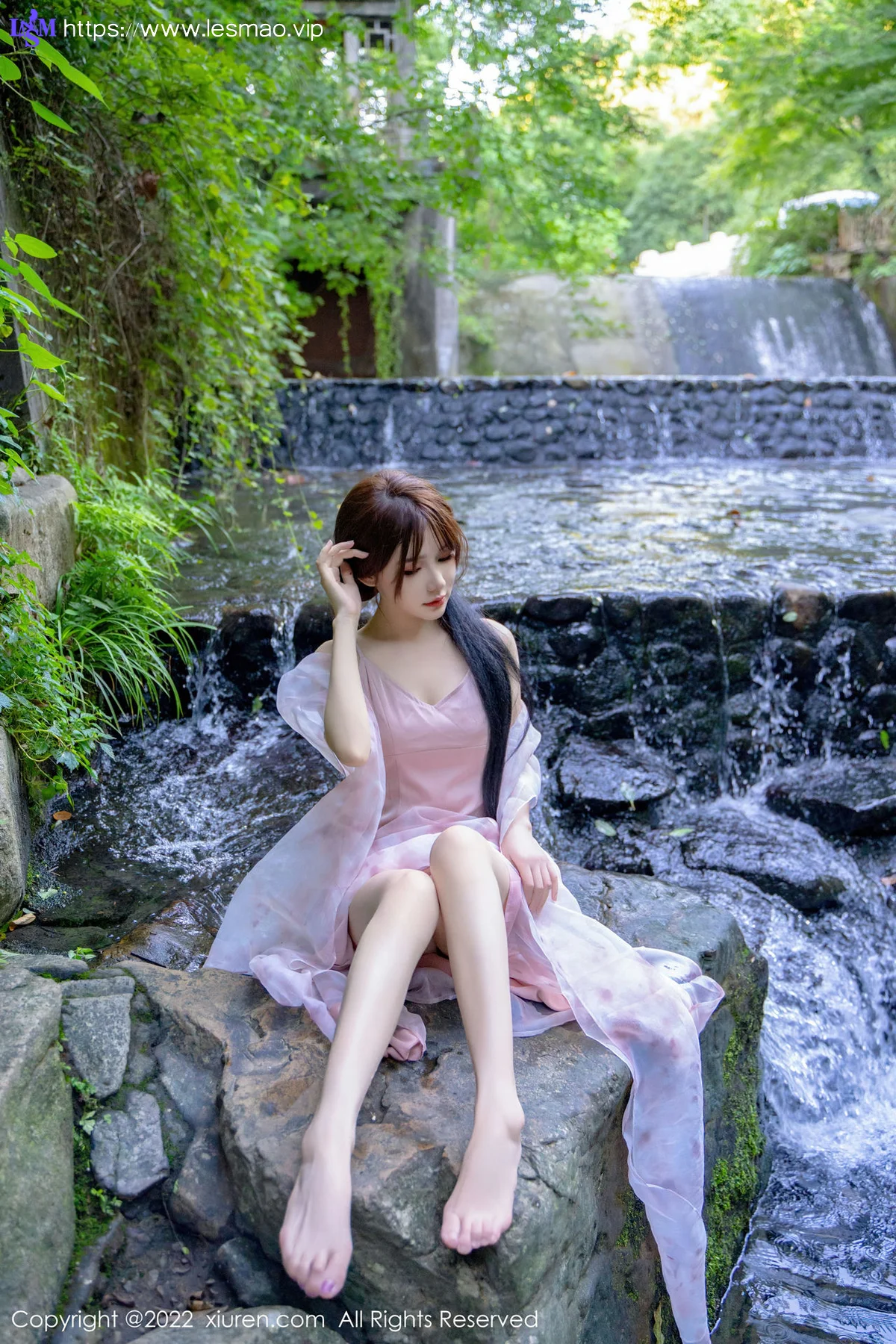 XiuRen 秀人 No.5690 婠婠么 吊带长裙户外拍摄性感写真 - 28