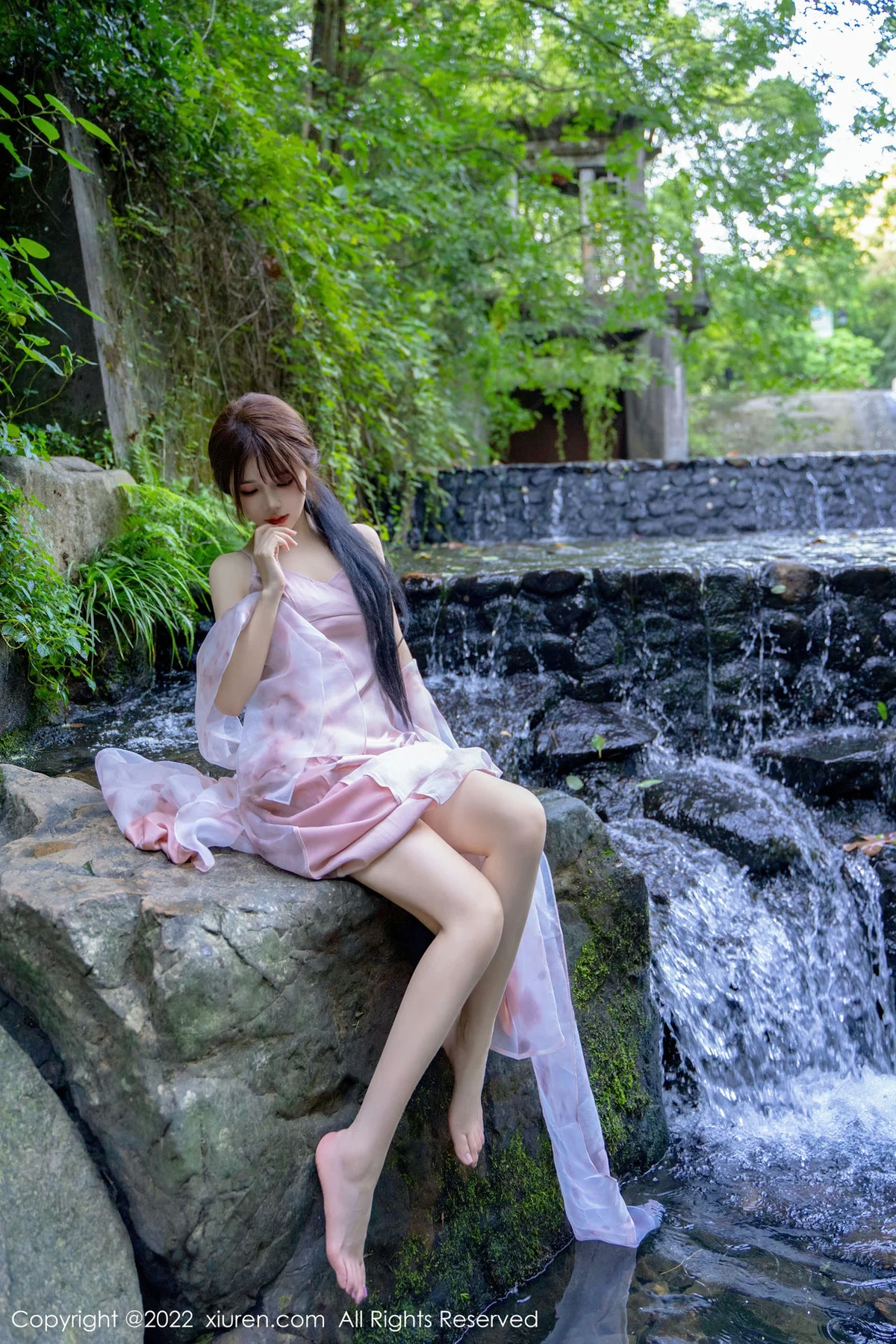 XiuRen 秀人 No.5690 婠婠么 吊带长裙户外拍摄性感写真 - 29
