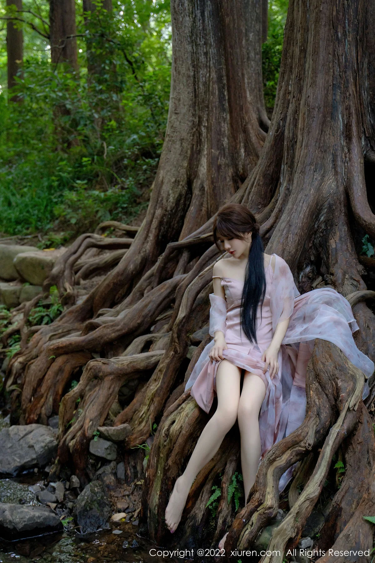 XiuRen 秀人 No.5690 婠婠么 吊带长裙户外拍摄性感写真 - 34