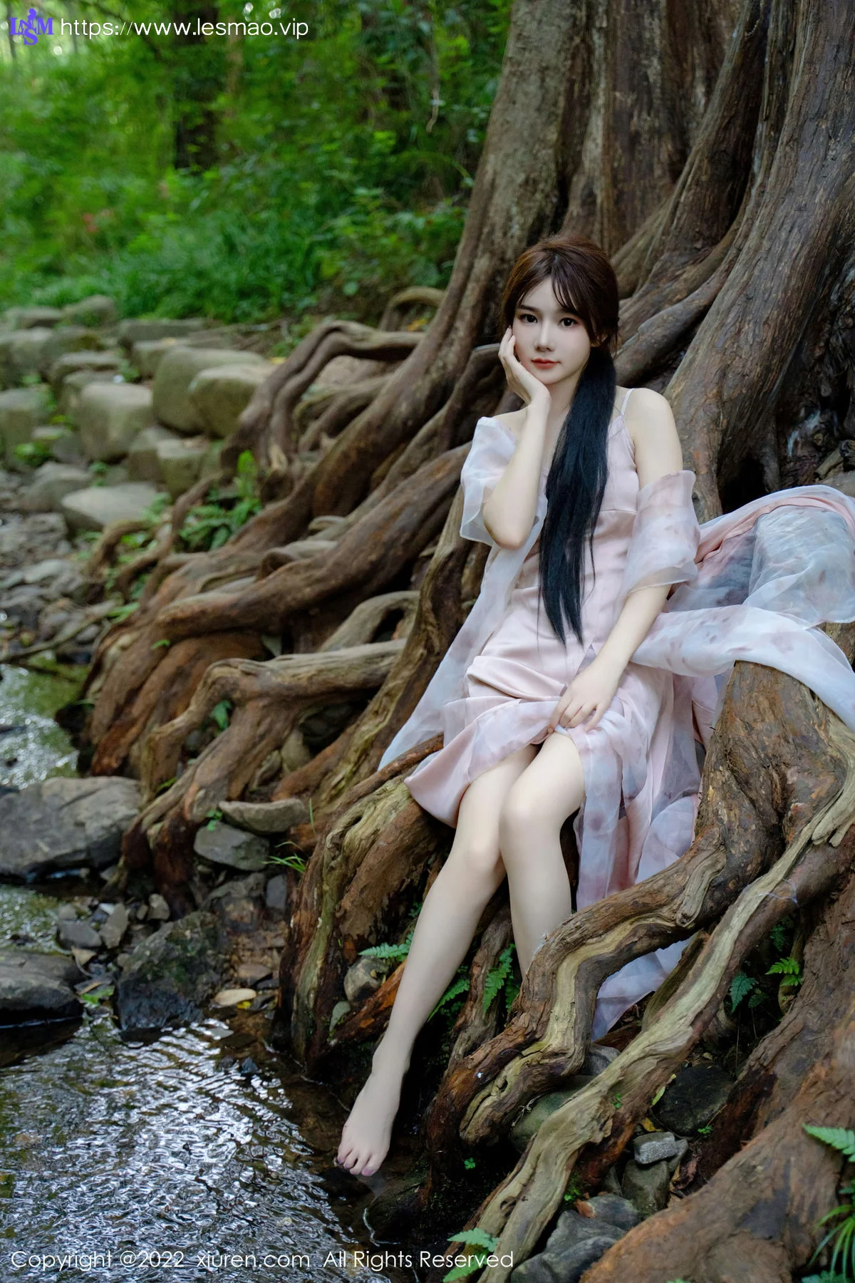XiuRen 秀人 No.5690 婠婠么 吊带长裙户外拍摄性感写真 - 36