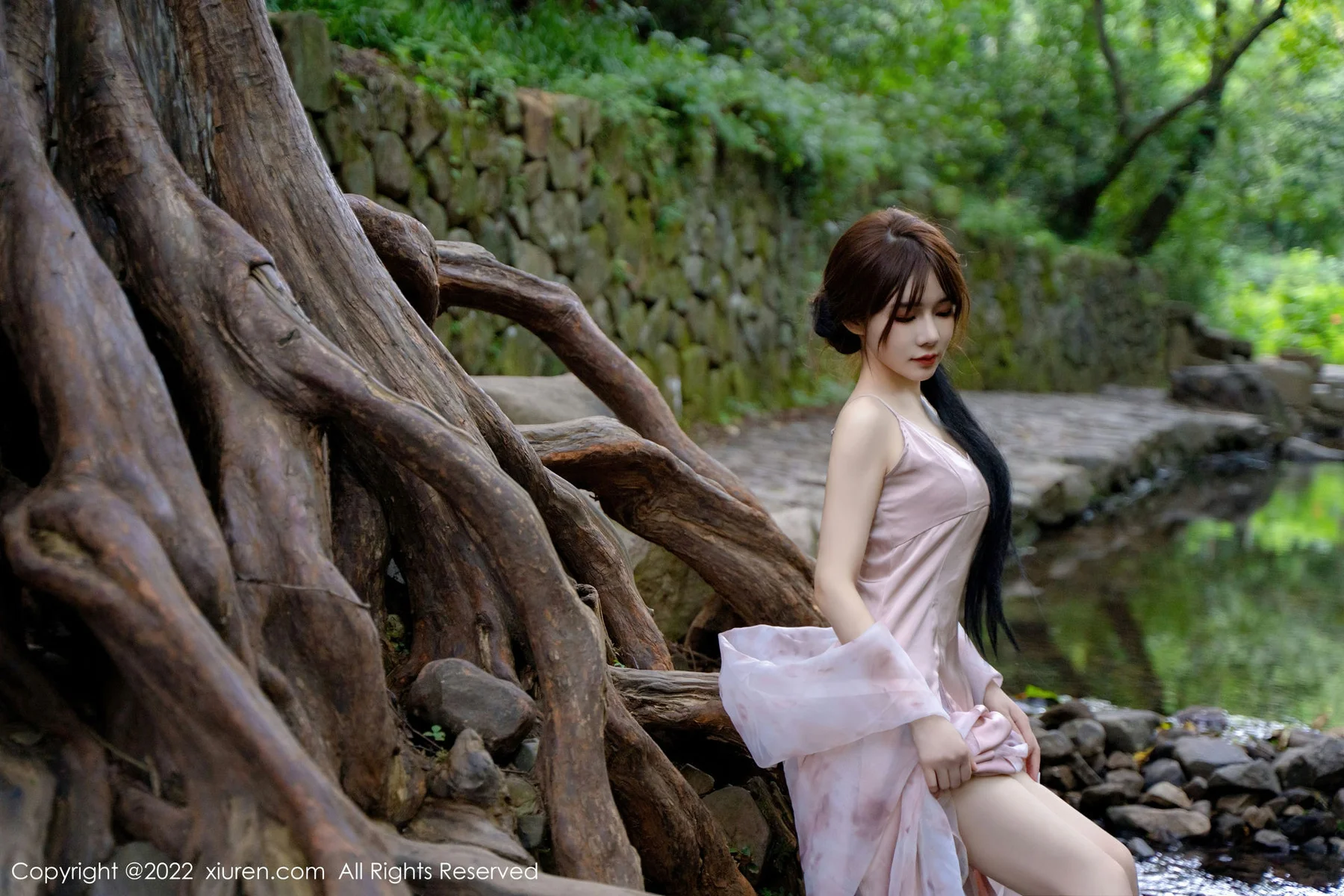 XiuRen 秀人 No.5690 婠婠么 吊带长裙户外拍摄性感写真 - 41