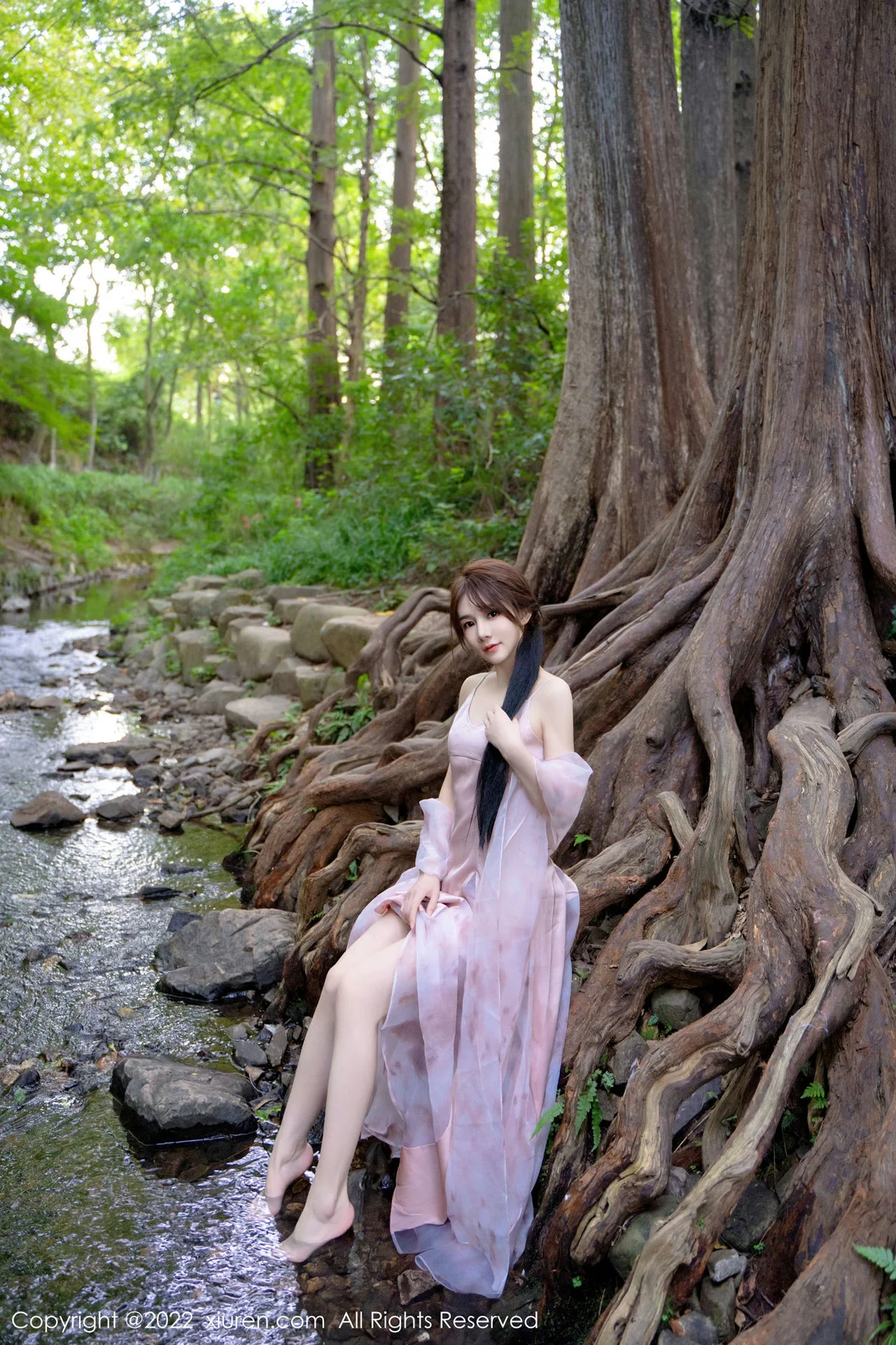 XiuRen 秀人 No.5690 婠婠么 吊带长裙户外拍摄性感写真 - 44