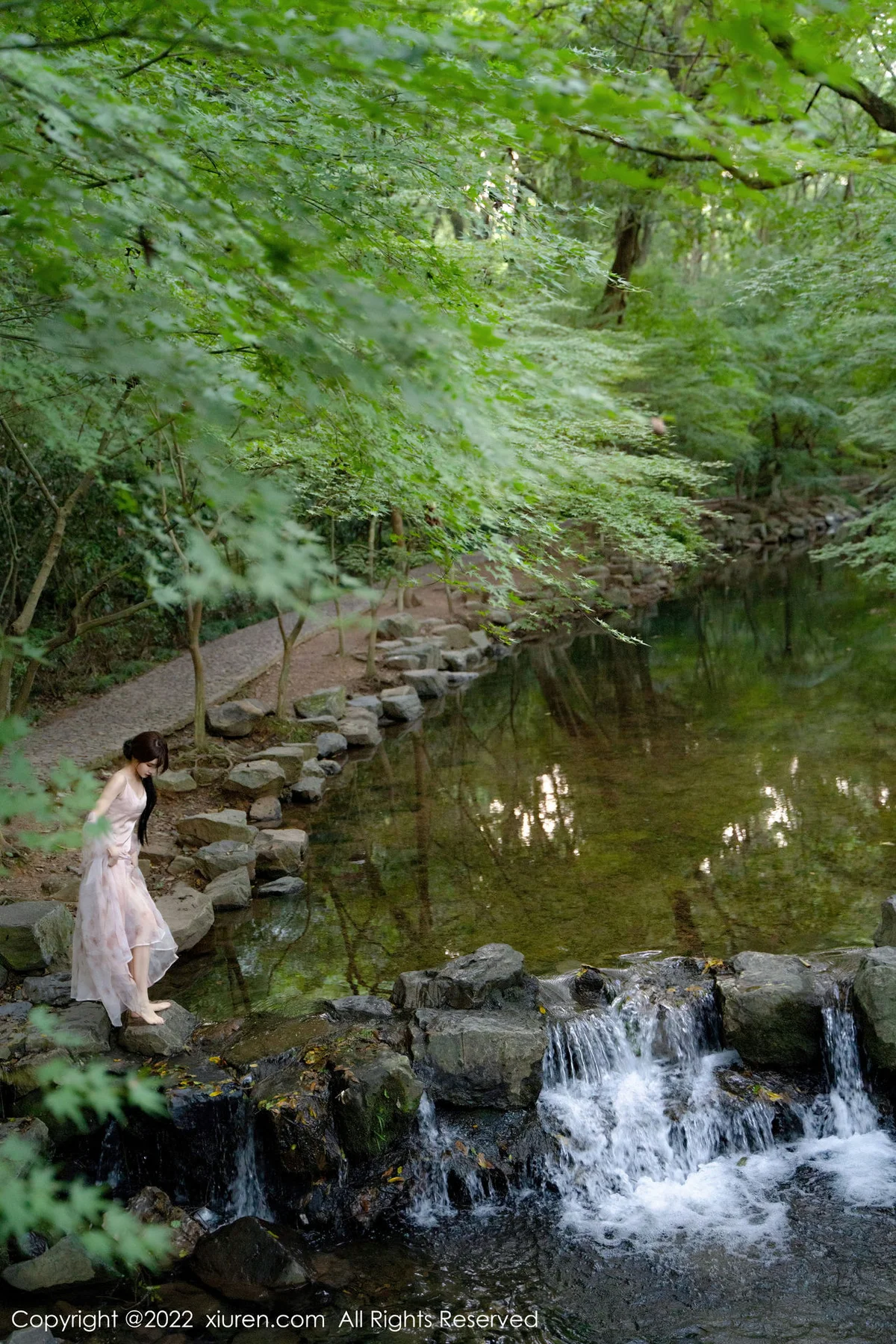 XiuRen 秀人 No.5690 婠婠么 吊带长裙户外拍摄性感写真 - 68