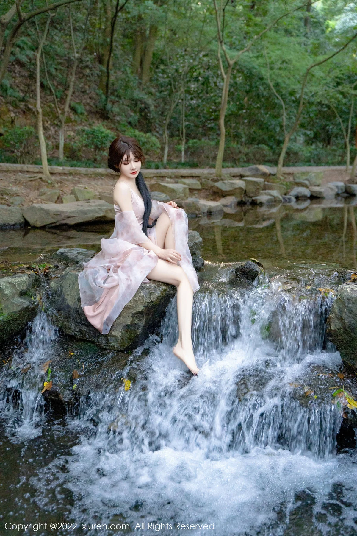 XiuRen 秀人 No.5690 婠婠么 吊带长裙户外拍摄性感写真 - 70