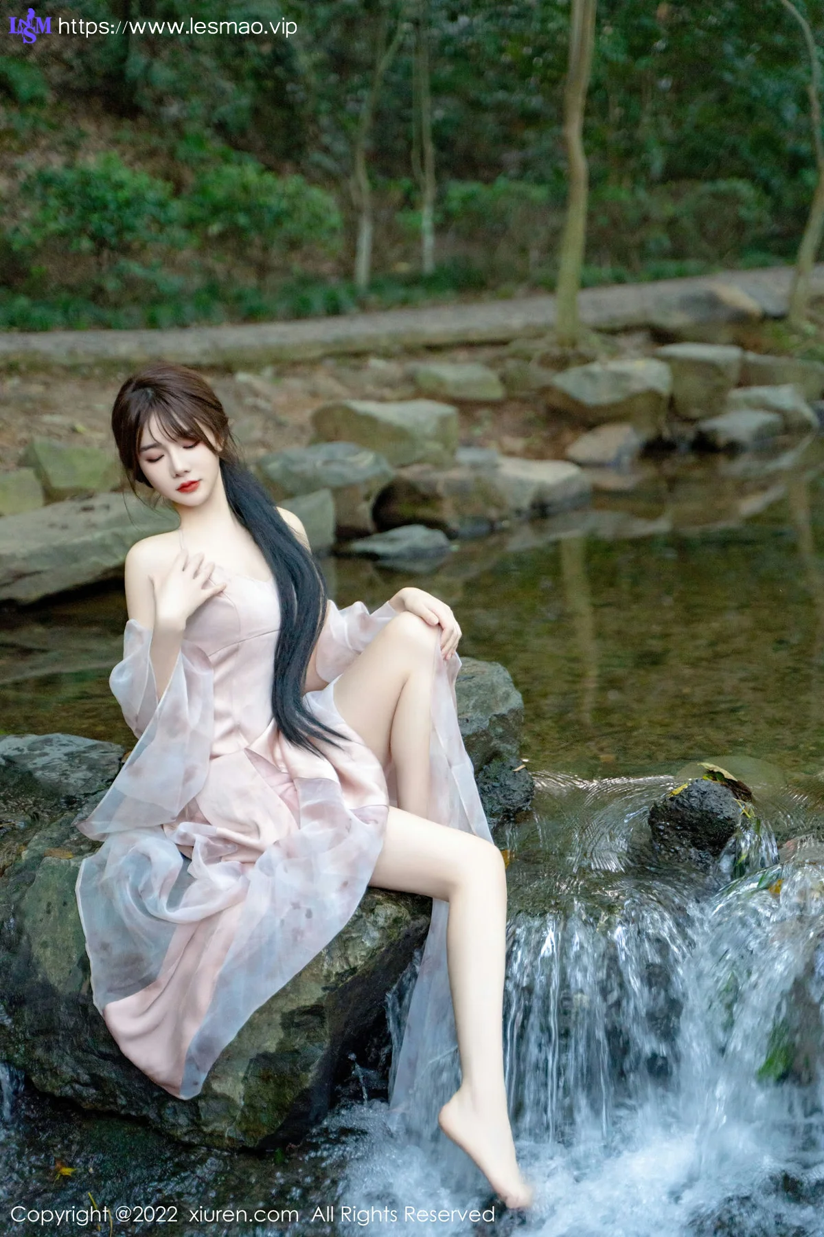 XiuRen 秀人 No.5690 婠婠么 吊带长裙户外拍摄性感写真 - 71