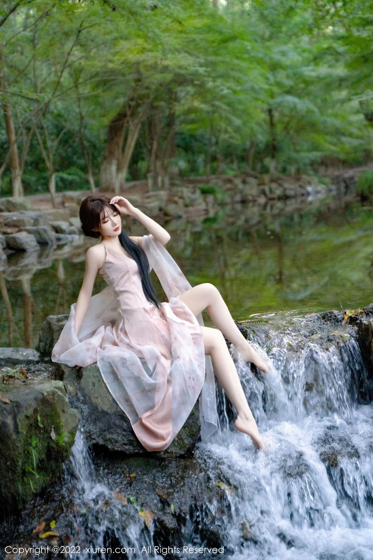 XiuRen 秀人 No.5690 婠婠么 吊带长裙户外拍摄性感写真 - 72