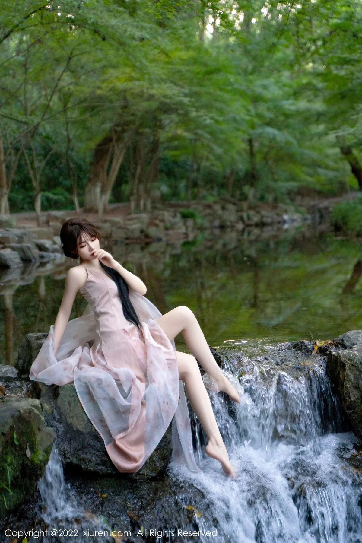 XiuRen 秀人 No.5690 婠婠么 吊带长裙户外拍摄性感写真 - 73