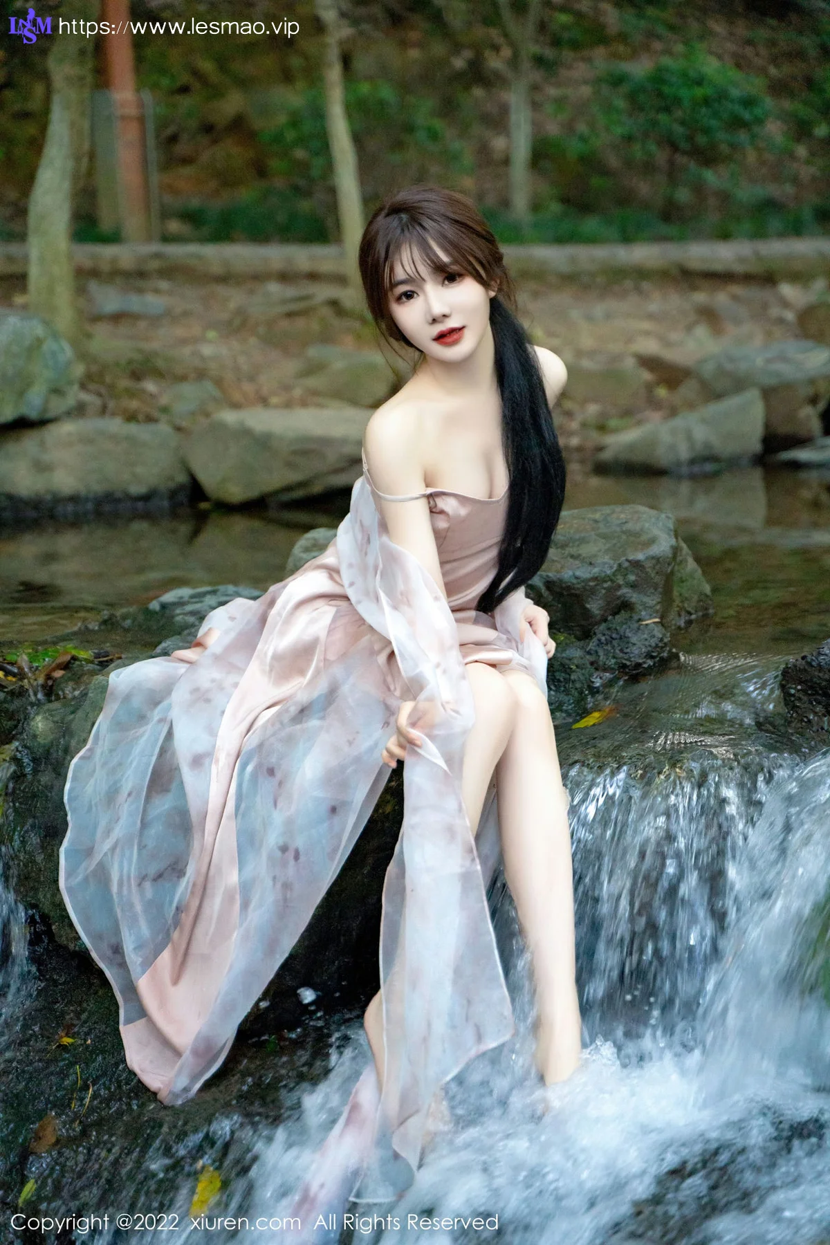 XiuRen 秀人 No.5690 婠婠么 吊带长裙户外拍摄性感写真 - 75