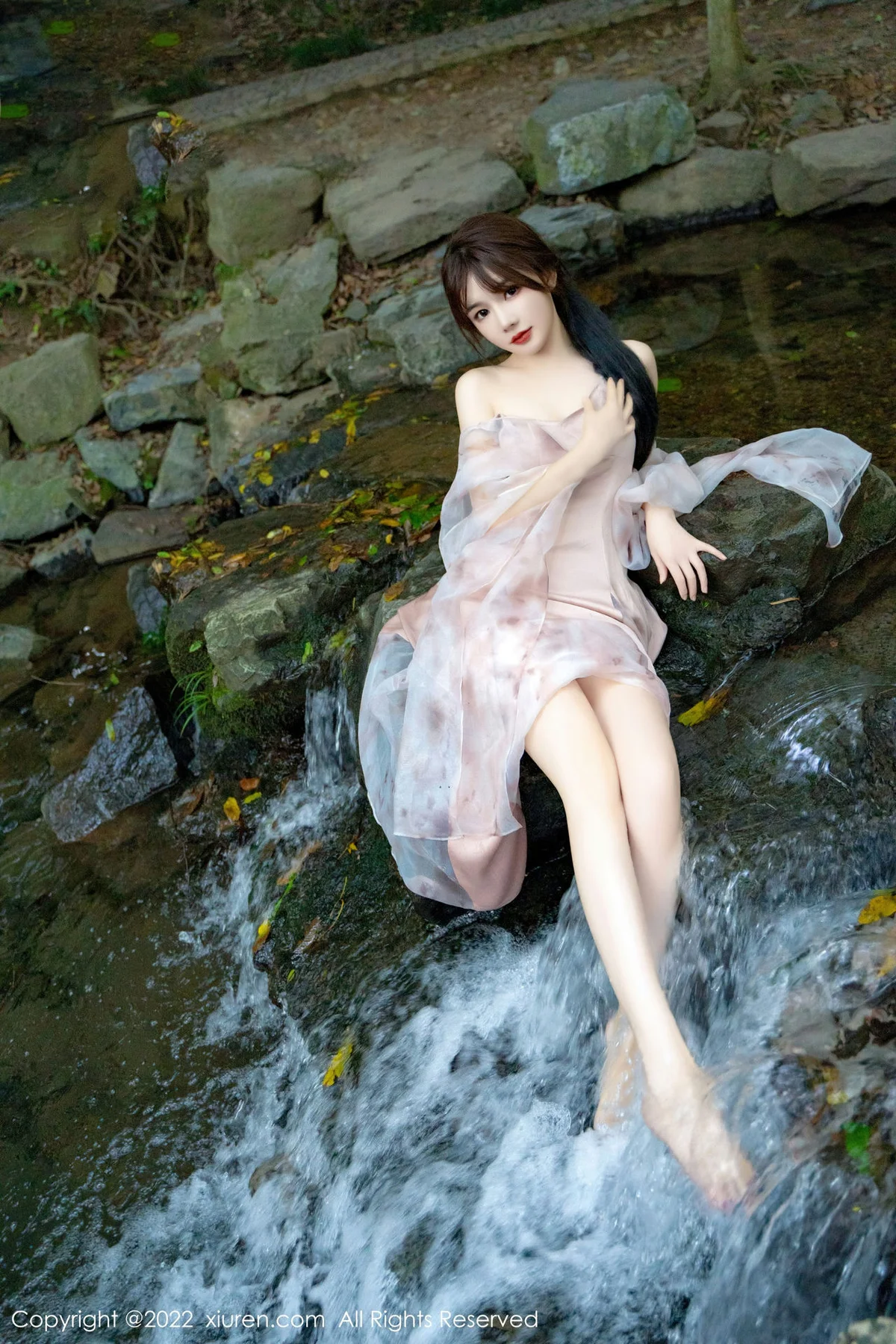 XiuRen 秀人 No.5690 婠婠么 吊带长裙户外拍摄性感写真 - 77