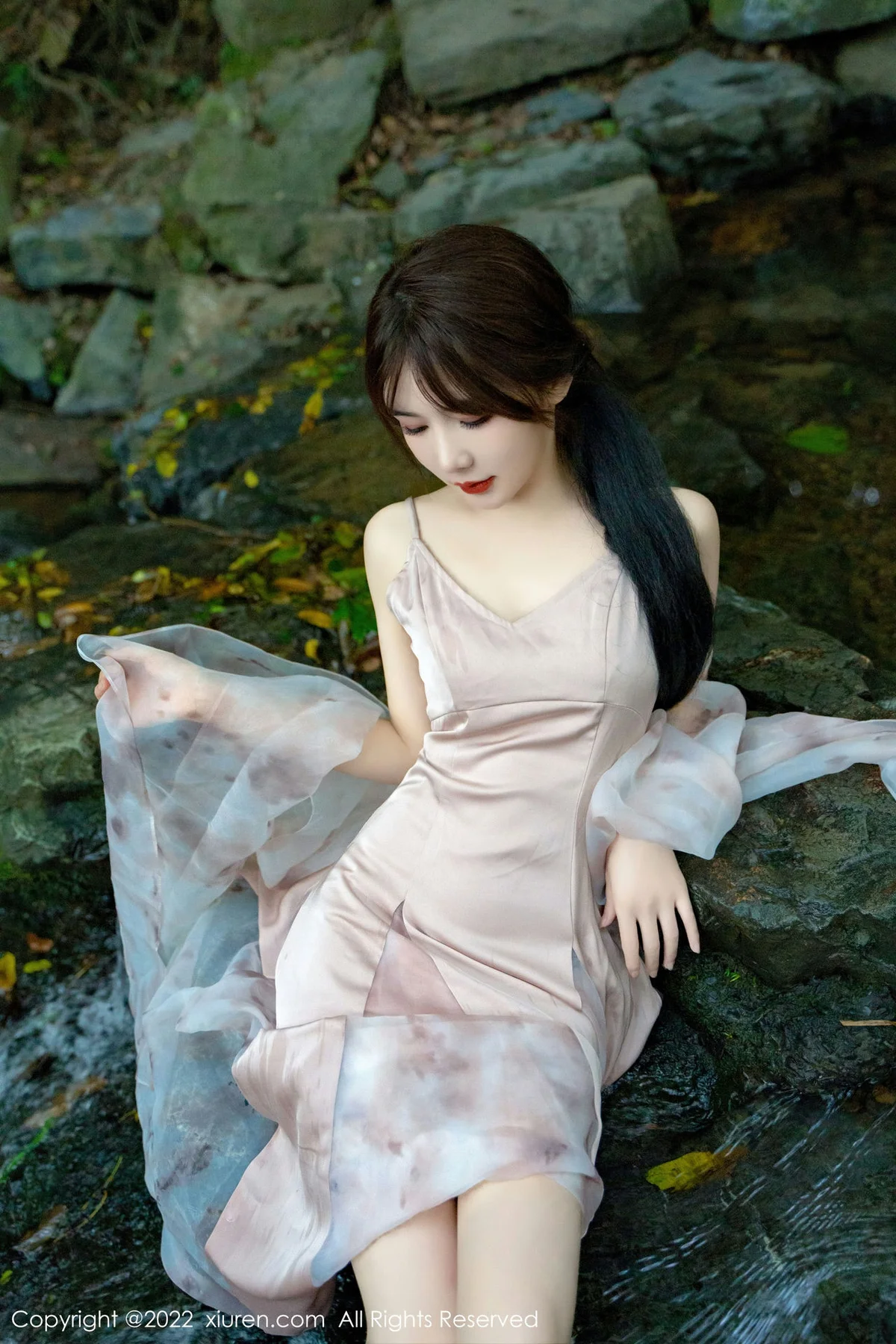 XiuRen 秀人 No.5690 婠婠么 吊带长裙户外拍摄性感写真 - 79
