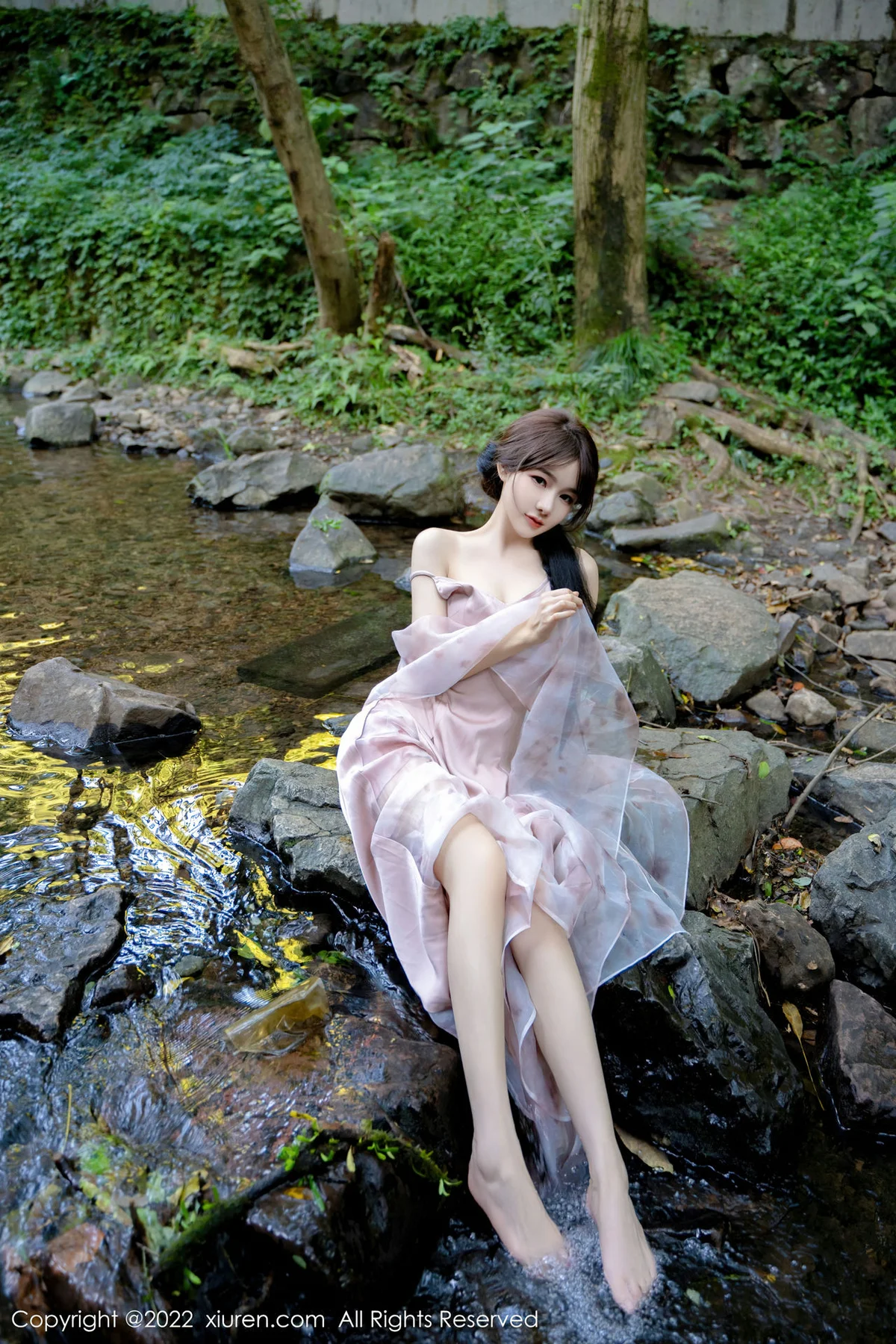 XiuRen 秀人 No.5690 婠婠么 吊带长裙户外拍摄性感写真 - 81