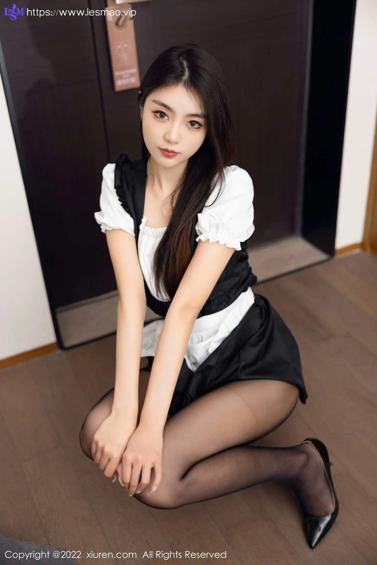 XiuRen 秀人 No.5706 可樂Vicky 拼色厨娘性感写真 - 13