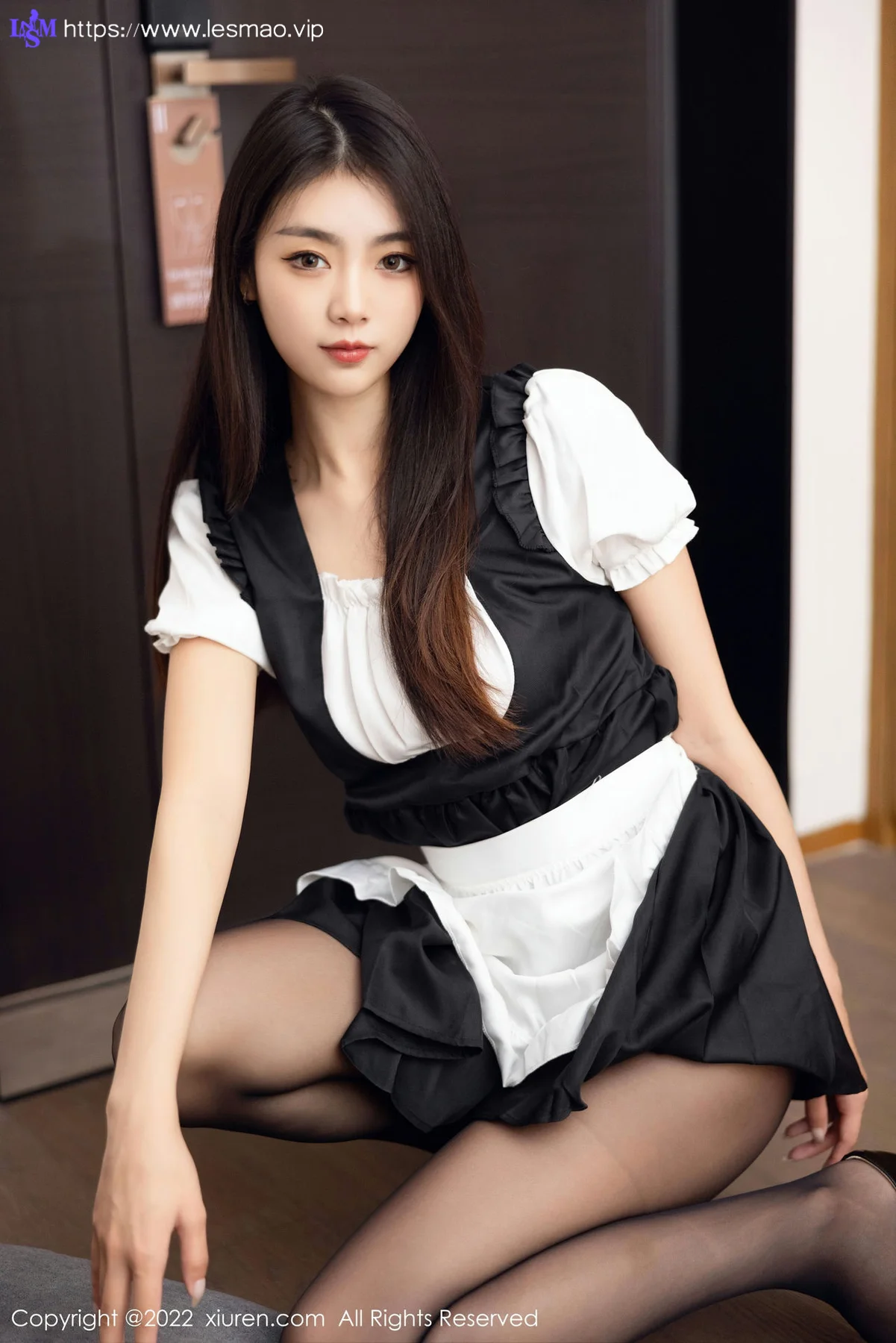 XiuRen 秀人 No.5706 可樂Vicky 拼色厨娘性感写真 - 16