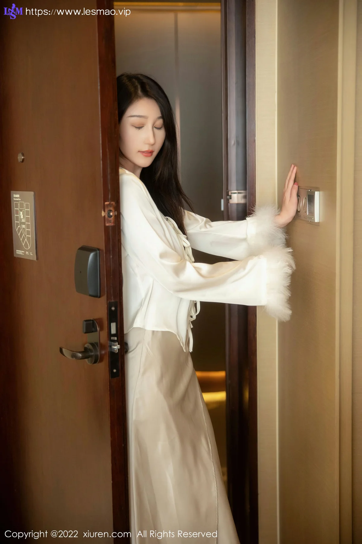 XiuRen 秀人 No.5734 薇薇酱 红色蕾丝内衣第二套写真 - 13