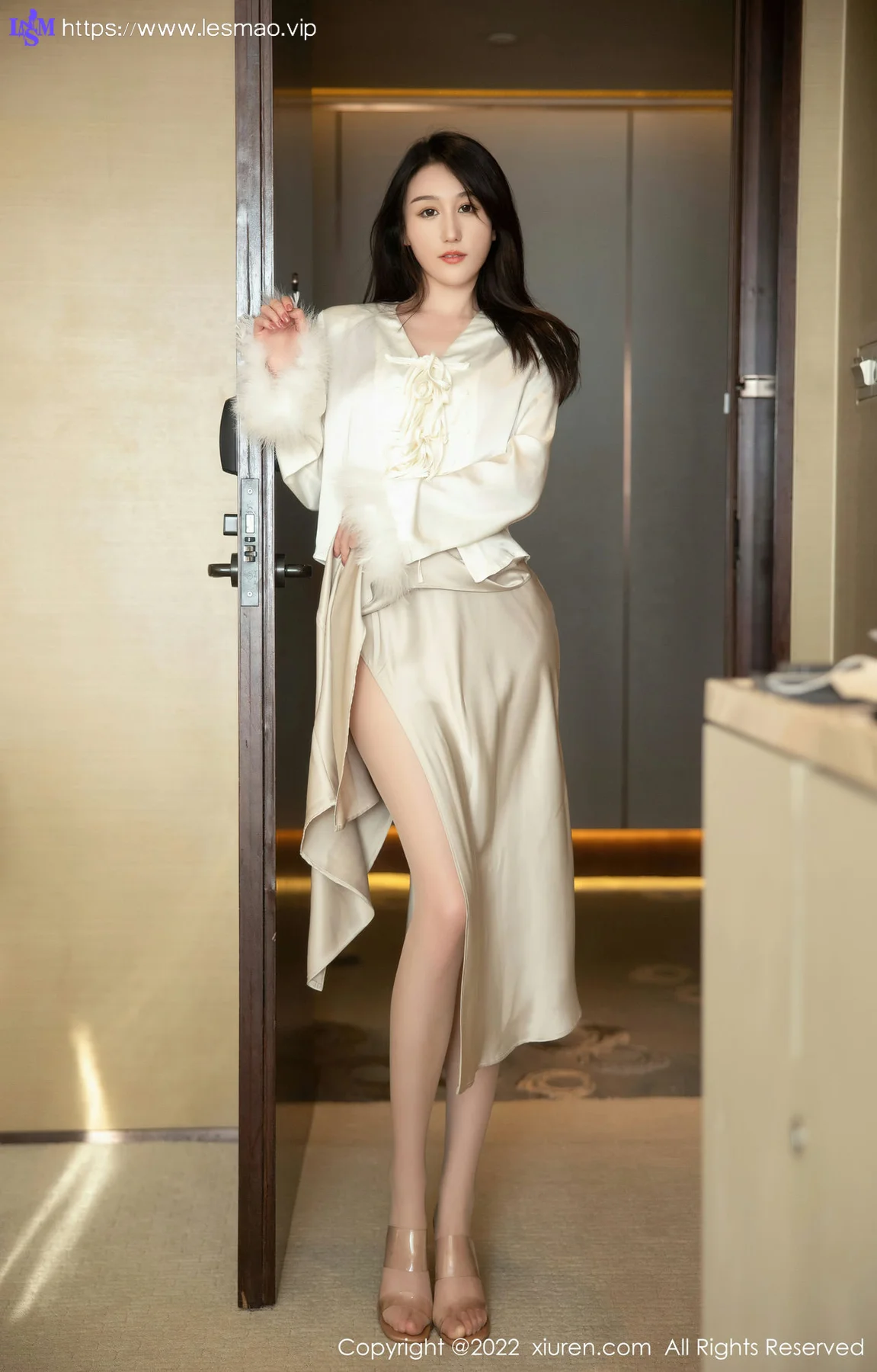 XiuRen 秀人 No.5734 薇薇酱 红色蕾丝内衣第二套写真 - 17