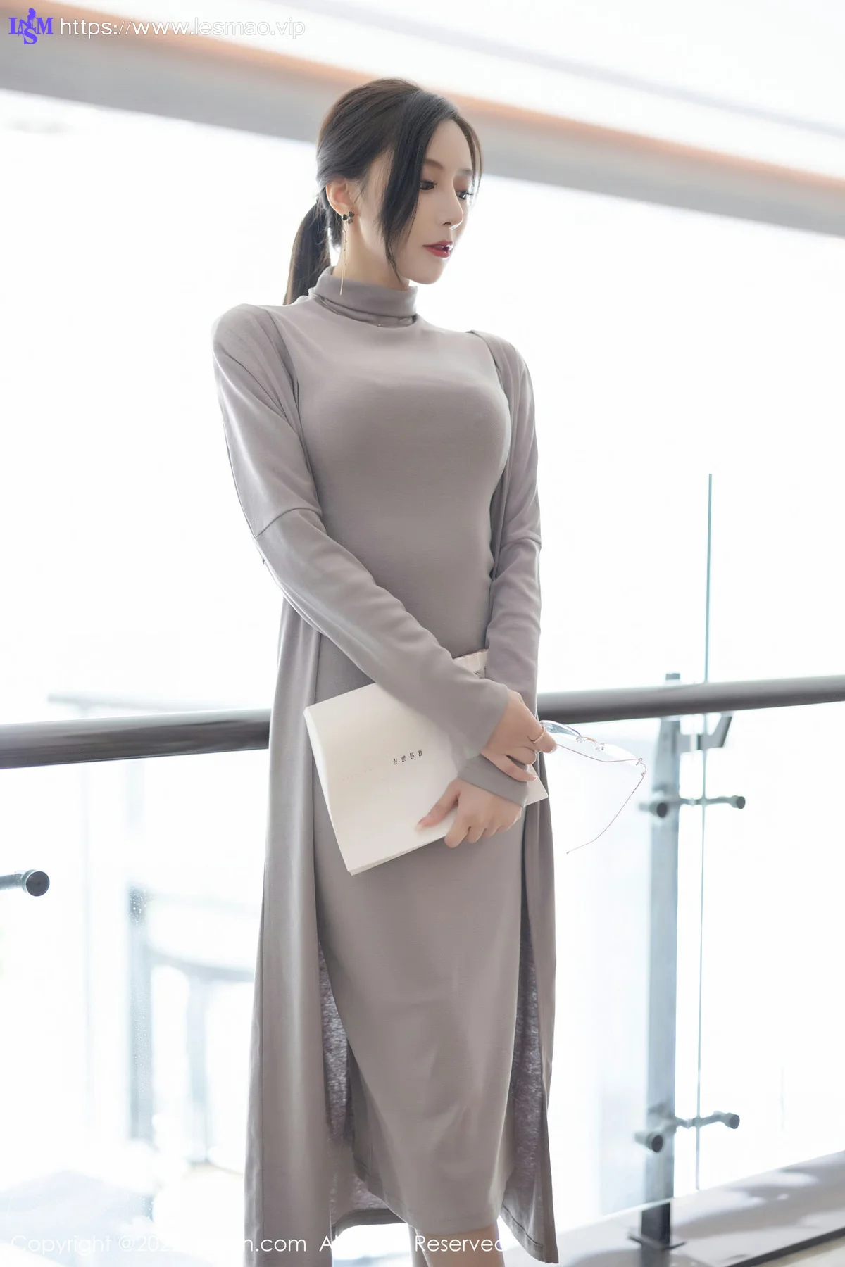 XiuRen 秀人 No.5745  王馨瑶yanni 主题《女学者的反转》写真1 - 13