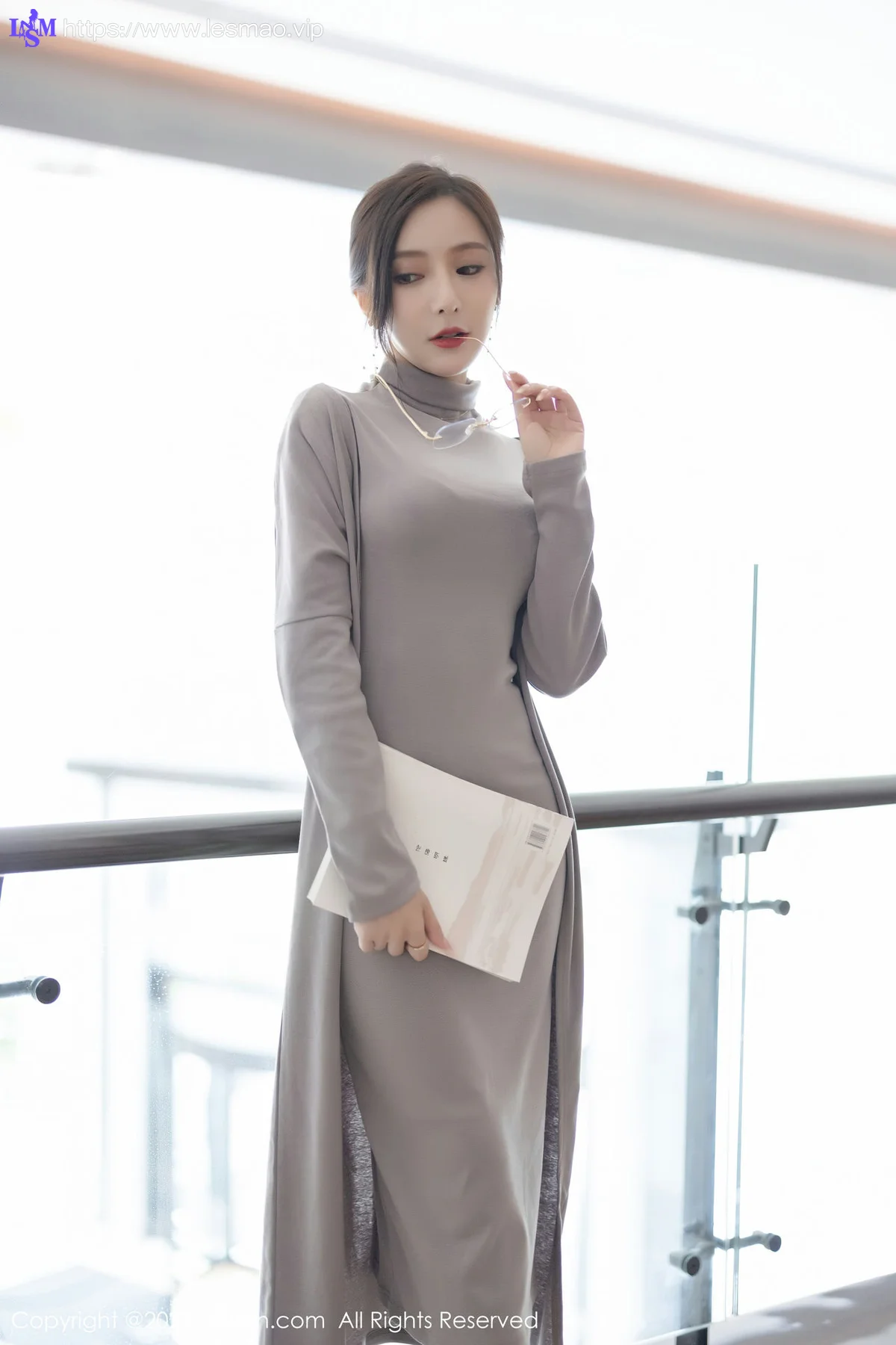 XiuRen 秀人 No.5745  王馨瑶yanni 主题《女学者的反转》写真1 - 14
