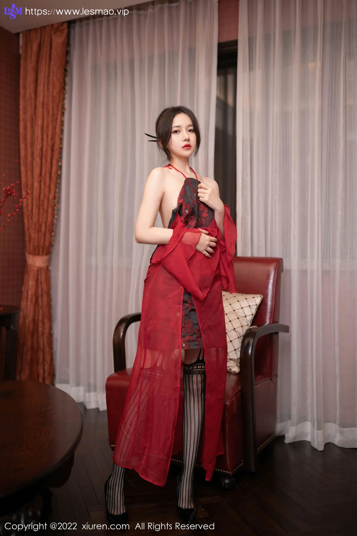XiuRen 秀人 No.5747  鱼子酱Fish 主题落叶有情红色薄纱旅拍 - 31