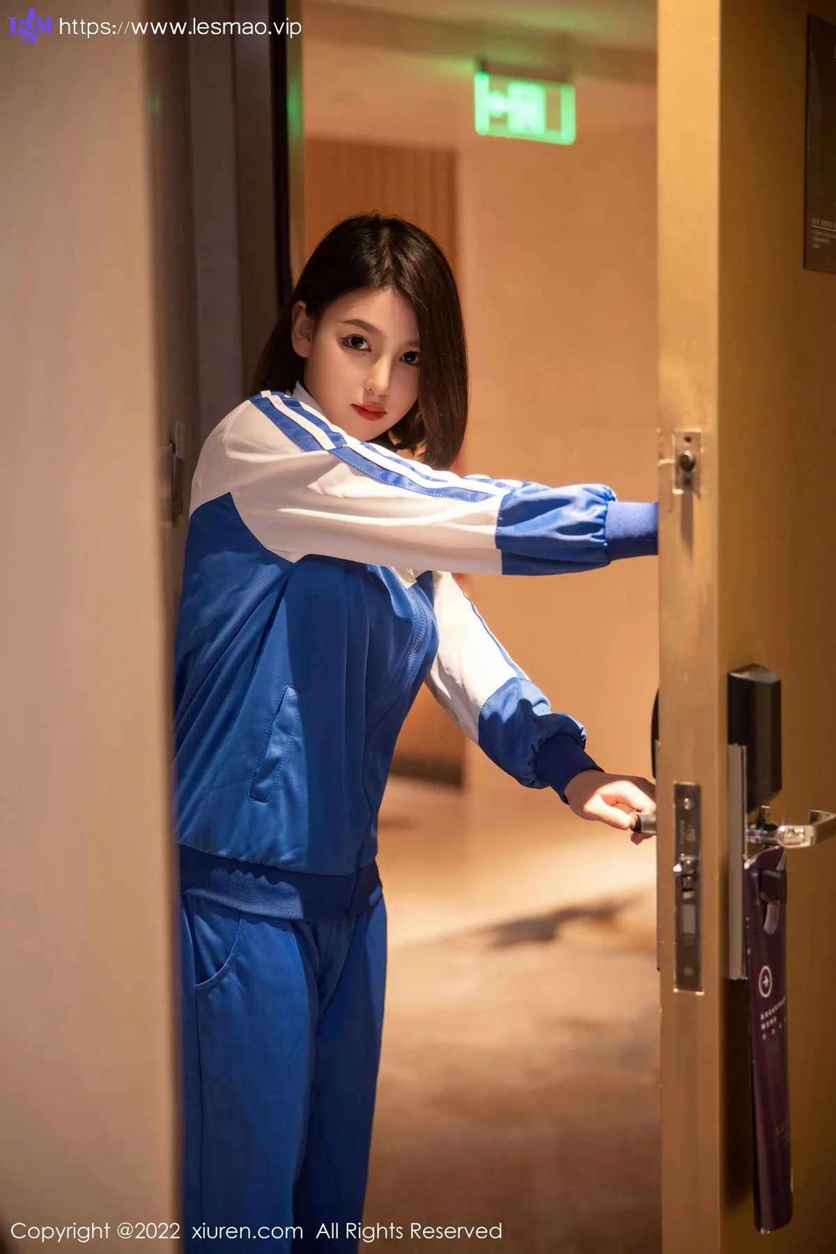 XiuRen 秀人 No.5766 美羊羊 校园制服情趣黑丝第二套写真33 - 14