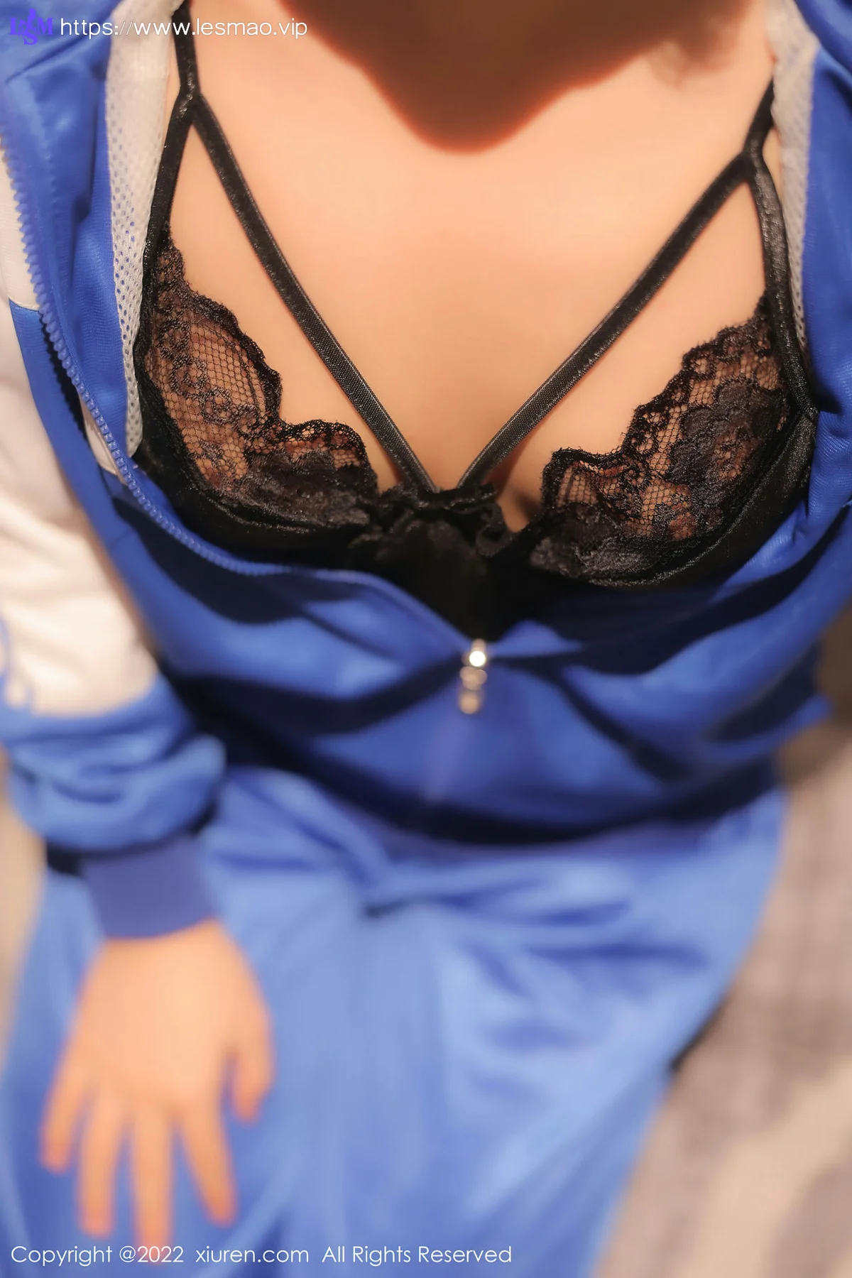 XiuRen 秀人 No.5766 美羊羊 校园制服情趣黑丝第二套写真33 - 18