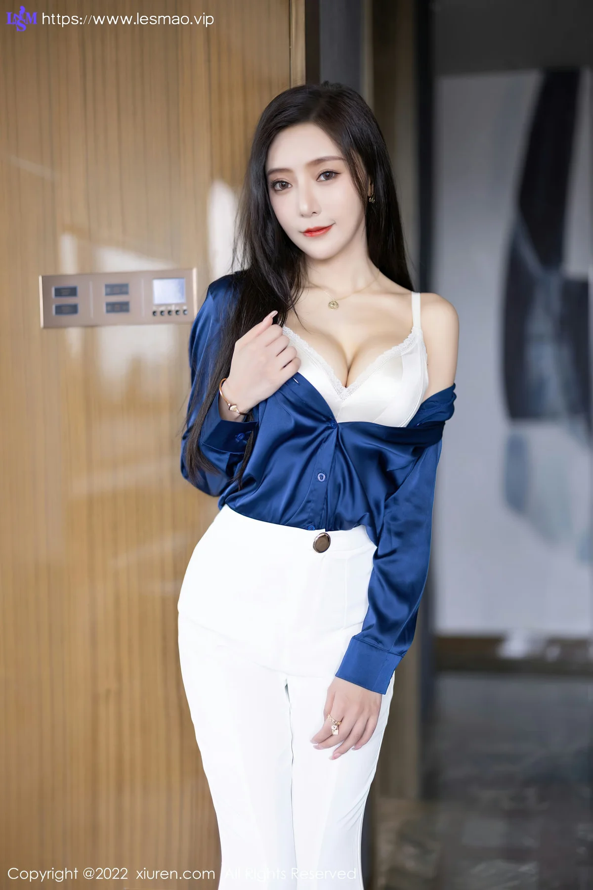 XiuRen 秀人 No.5790 王馨瑶yanni 性感御姐原色丝袜性感写真1 - 17