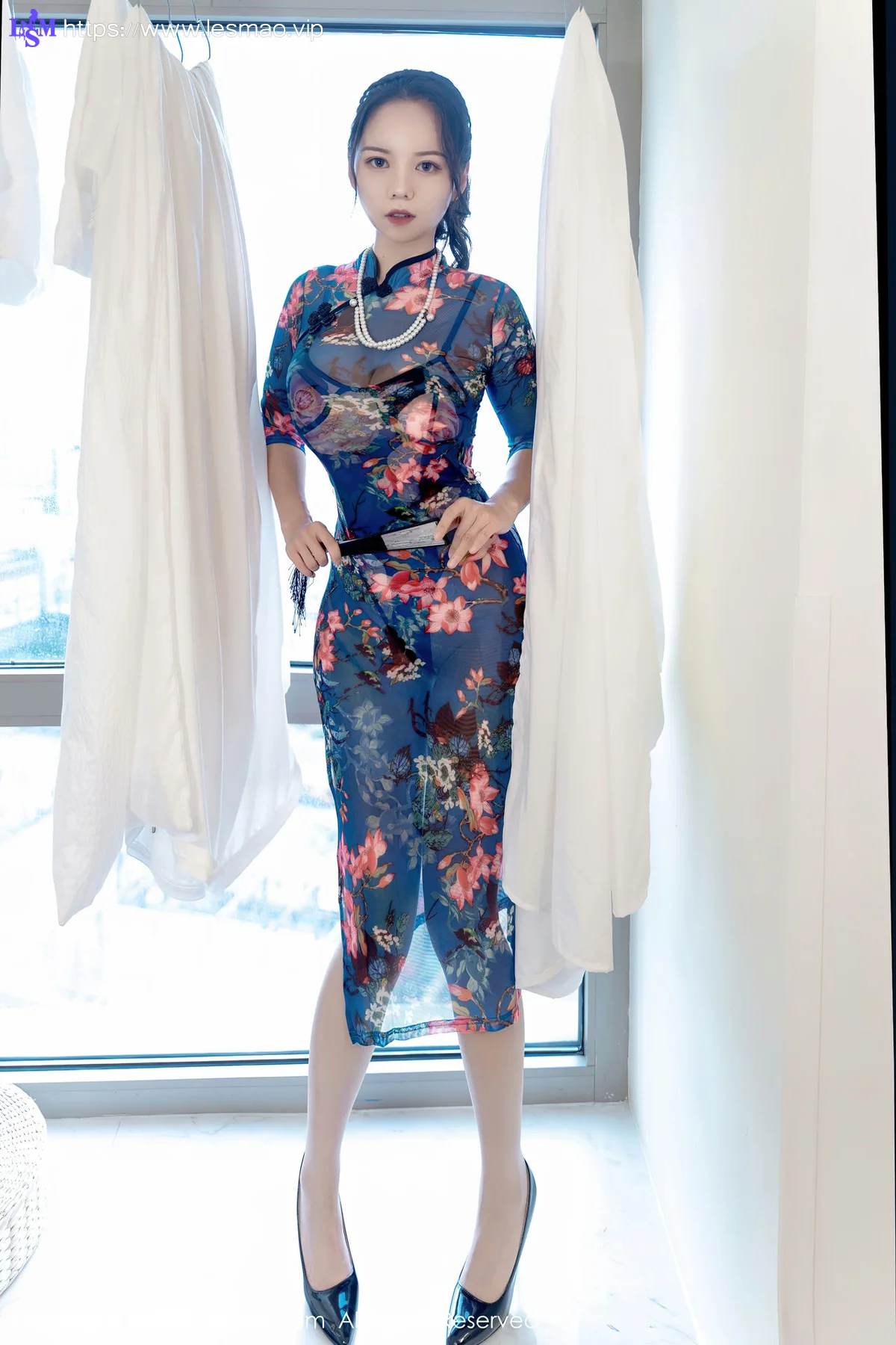 XiuRen 秀人 No.5819 大美妞儿 弹力永动机透明旗袍蕾丝肉袜 - 11