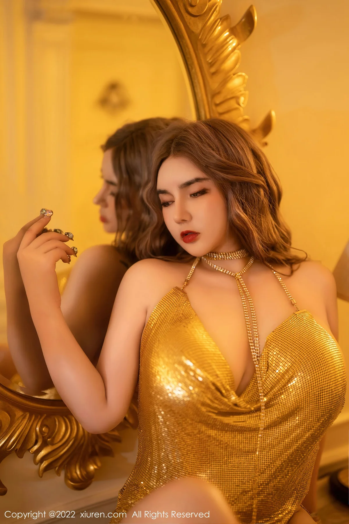 XiuRen 秀人 No.5862 温心怡 金色吊带短裙性感写真 - 21
