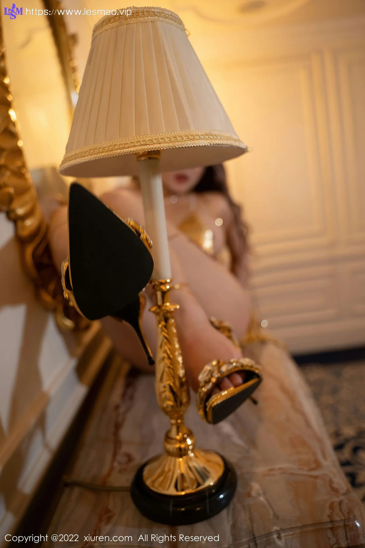 XiuRen 秀人 No.5862 温心怡 金色吊带短裙性感写真 - 42