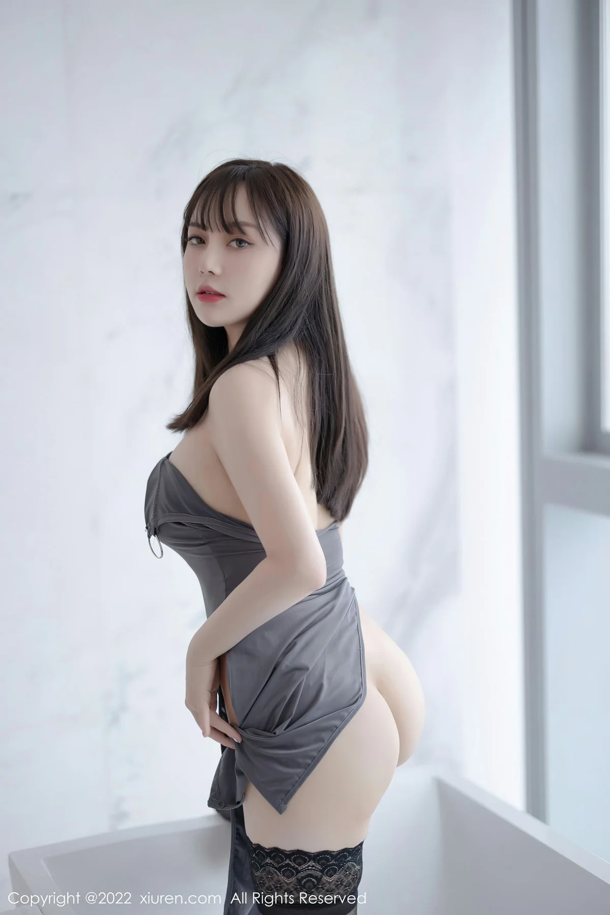 XiuRen 秀人 No.5865 豆瓣酱 灰色露肩边开裙厦门旅拍 - 45