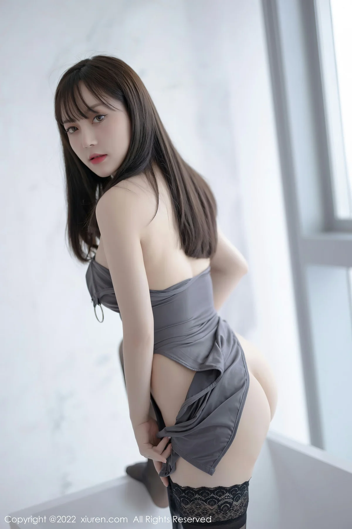 XiuRen 秀人 No.5865 豆瓣酱 灰色露肩边开裙厦门旅拍 - 46