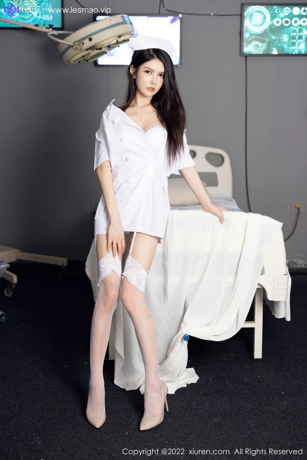XiuRen 秀人 No.5905 媛媛酱belle 白丝网袜护士制服 - 23