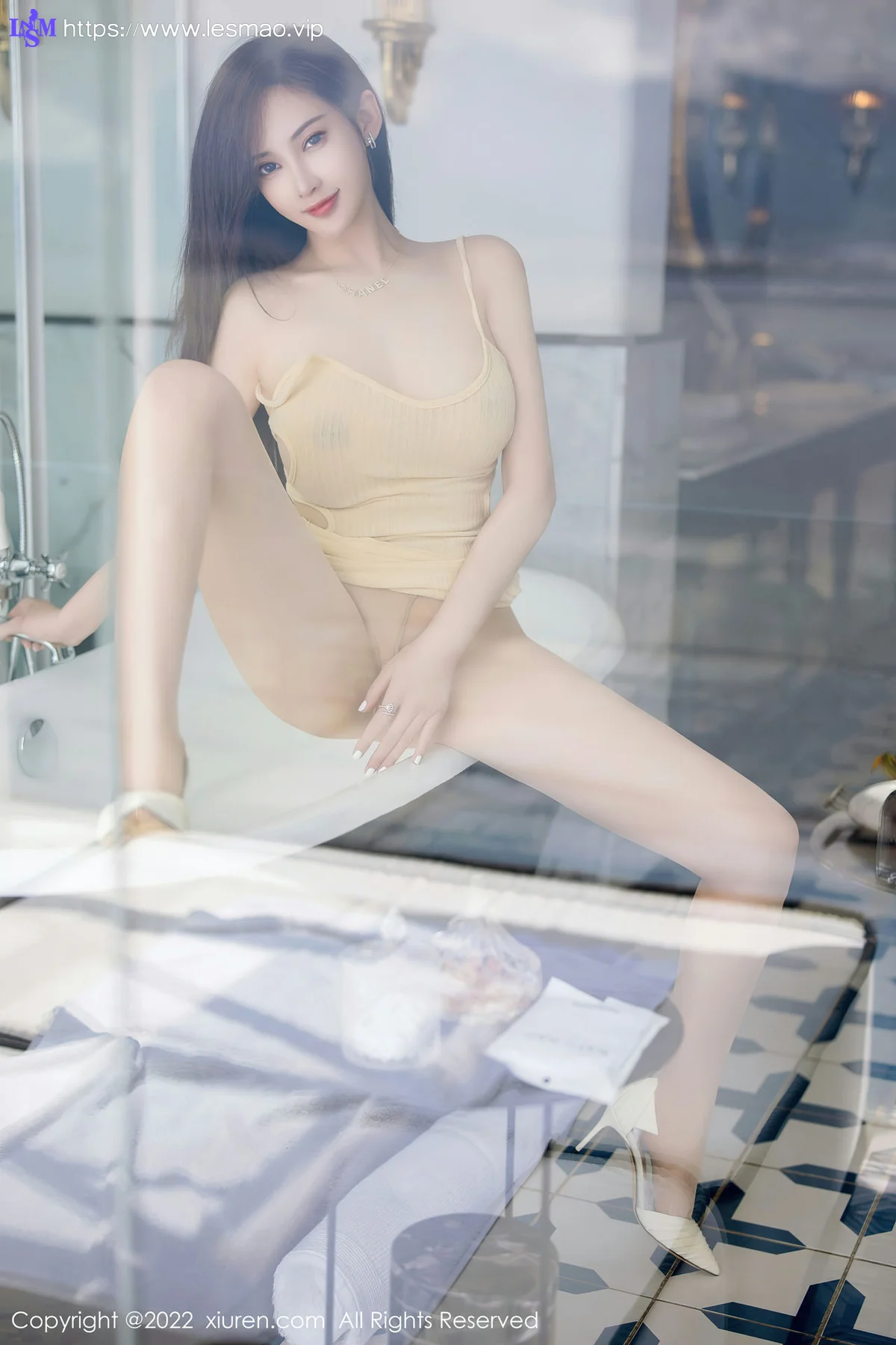 XiuRen 秀人 No.5912 土肥圆Carol 诱人原色丝袜大理旅拍写真1 - 35