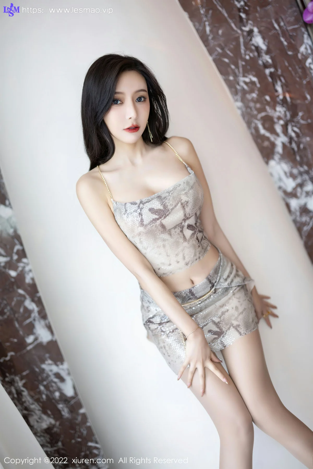 XiuRen 秀人 No.5920 王馨瑶yanni 米色短裙性感写真 - 16