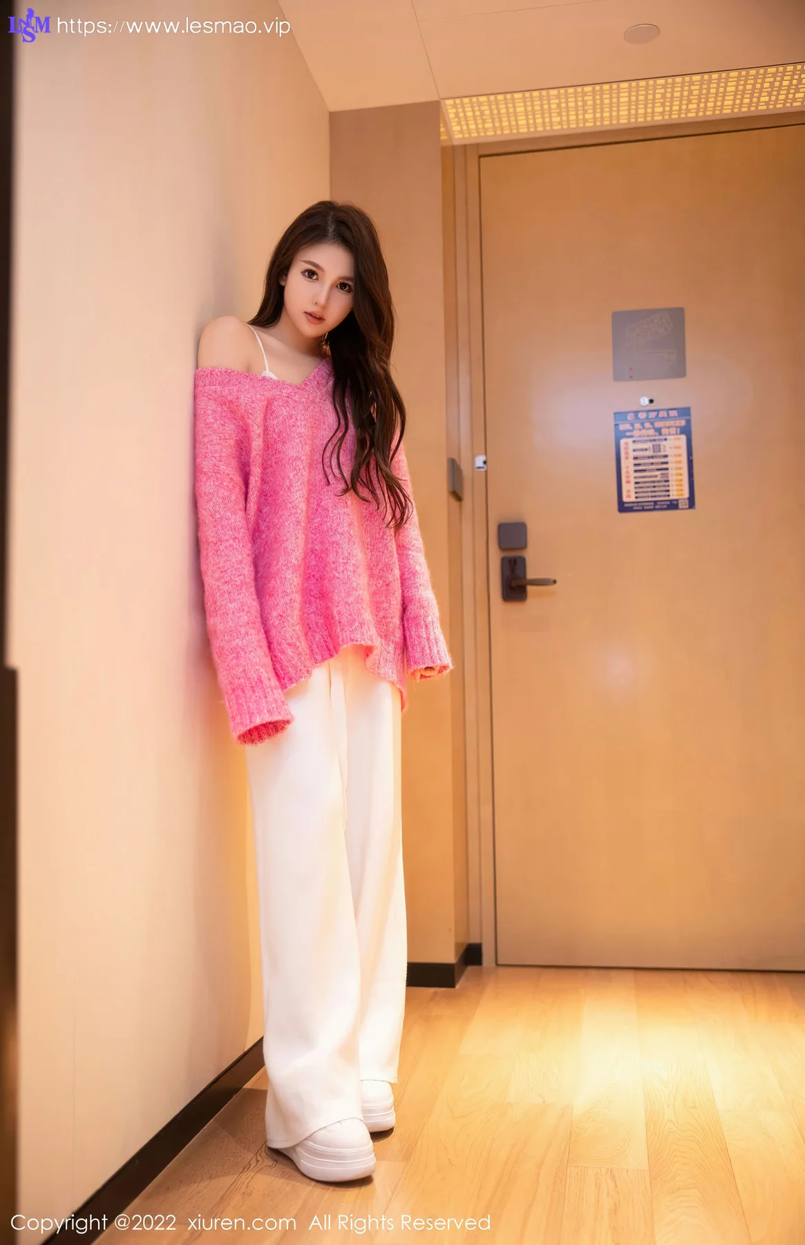 XiuRen 秀人 No.5975 美羊羊 玫红色毛线上衣性感写真 - 12