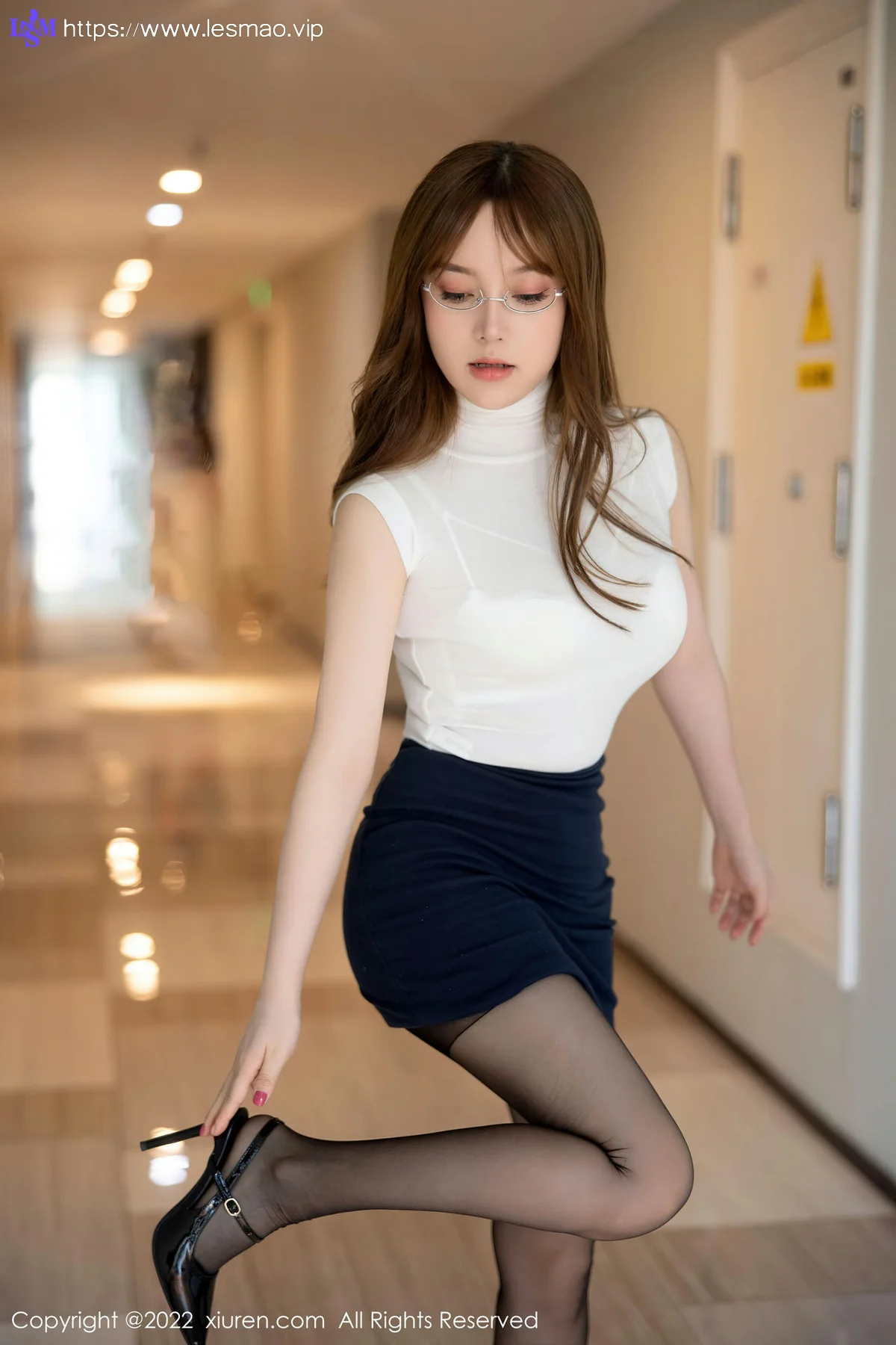 XiuRen 秀人 No.6005 豆瓣酱 白色轻透短裙性感写真 - 14