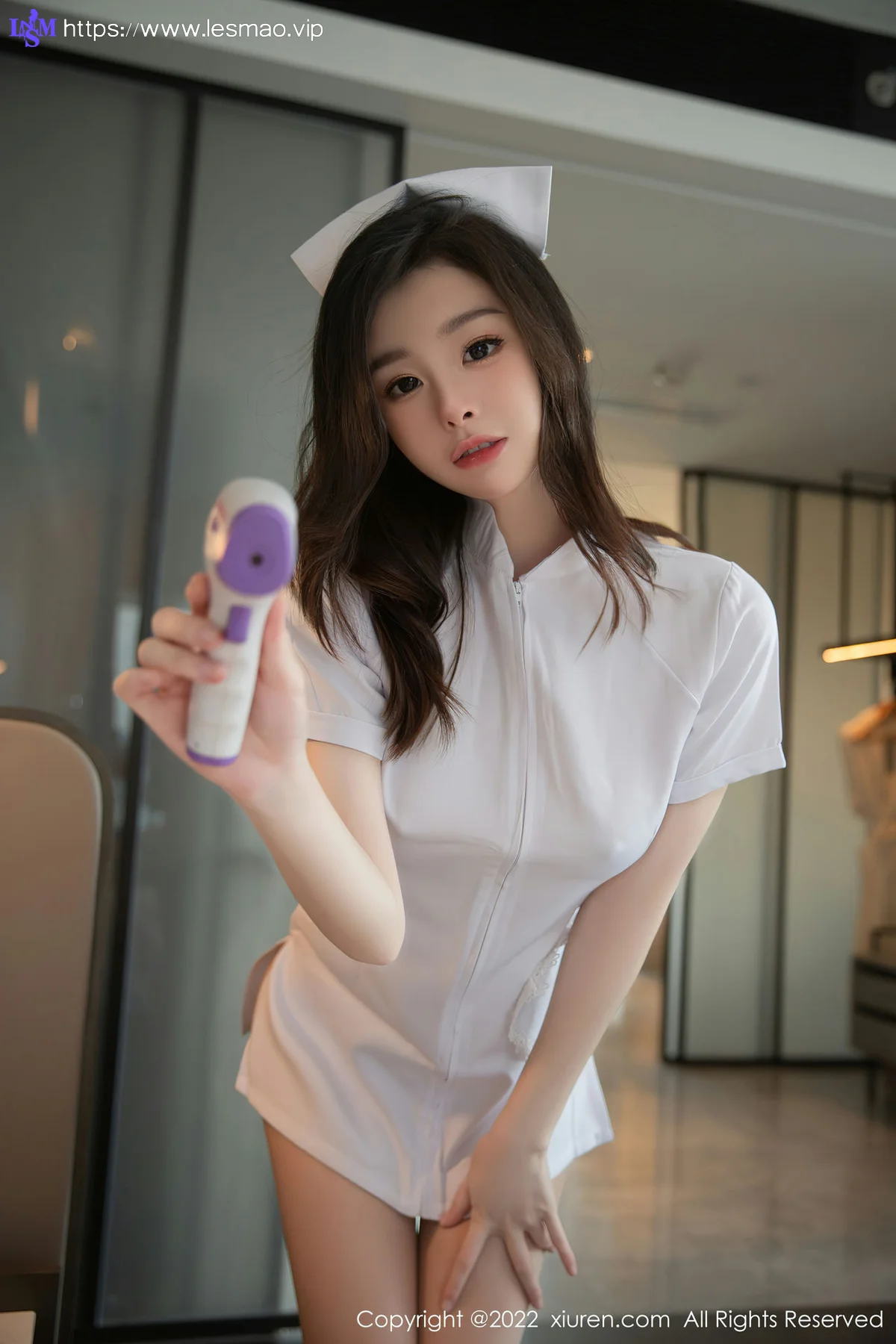 XiuRen 秀人 No.6020 是小逗逗 白色护士服饰性感写真 - 45