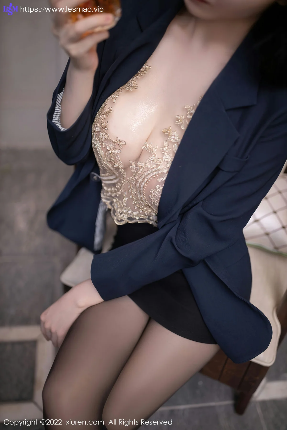XiuRen 秀人 No.6051 安然anran 金色蕾丝内衣性感写真 - 10
