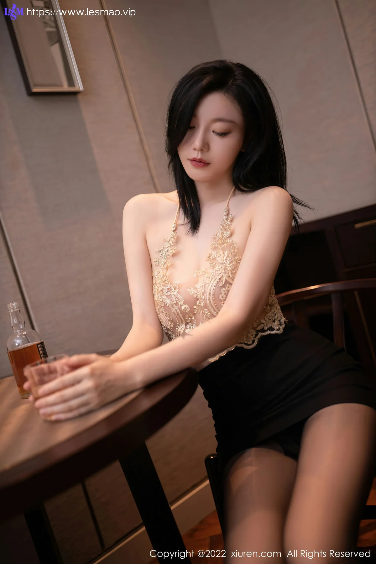 XiuRen 秀人 No.6051 安然anran 金色蕾丝内衣性感写真 - 45
