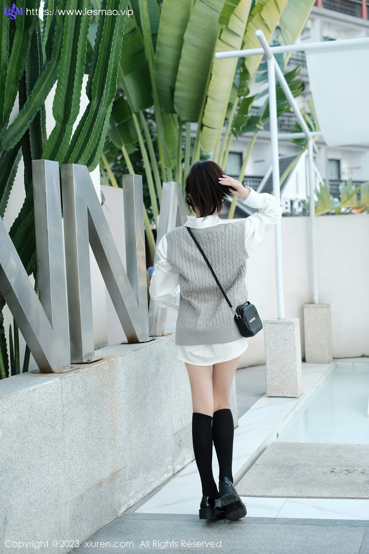 XiuRen 秀人 No.6145 佘贝拉bella 黑色长筒袜旅拍 - 13